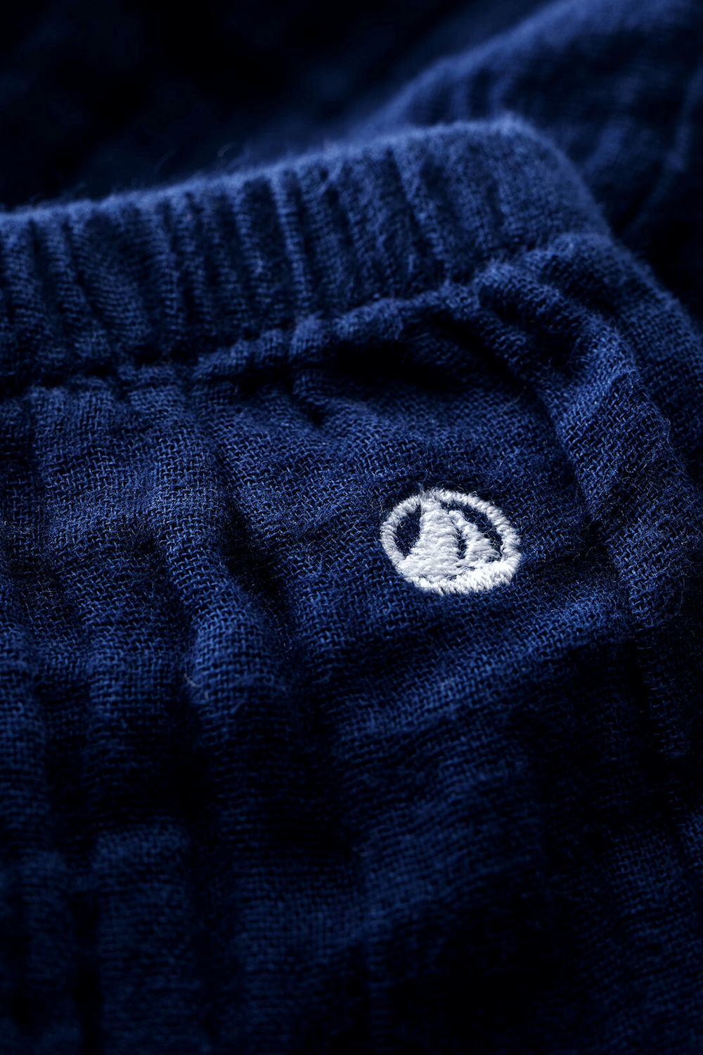 תמונה אחורית של מכנסיים בגוון כחול נייבי - גילאי 3-12 חודשים