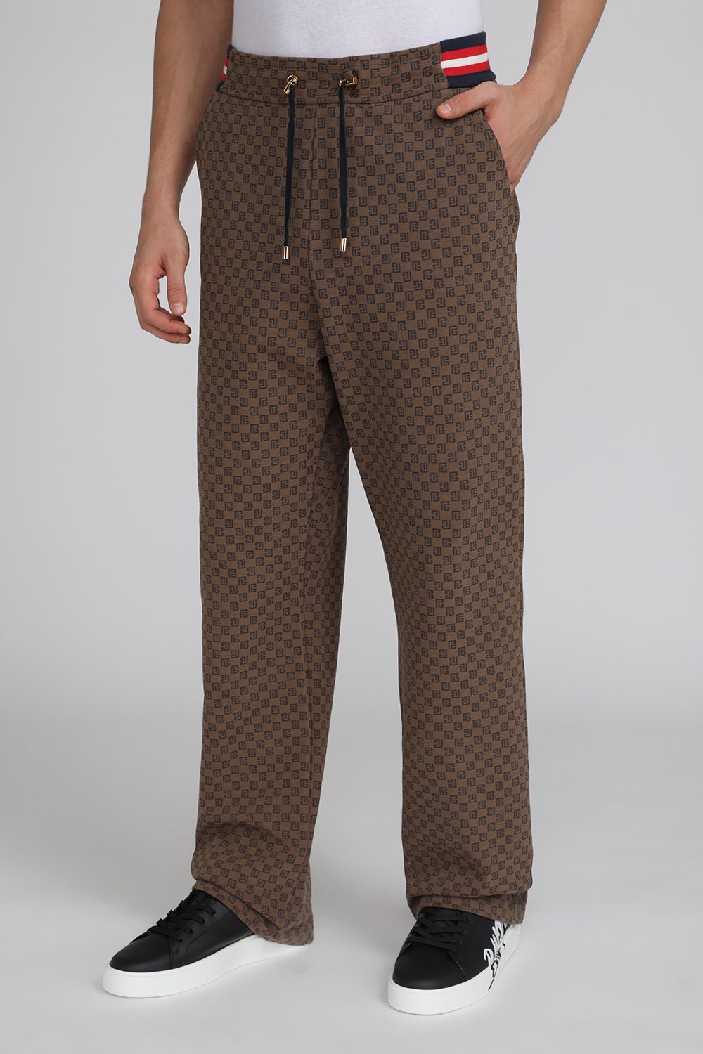 תמונת דוגמן קידמית של מכנסיים ארוכים מונוגרמה