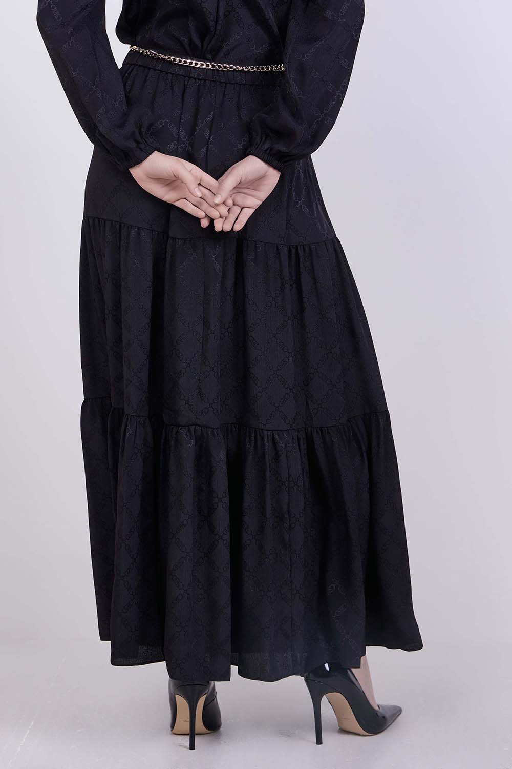 תמונת דוגמן אחורית של חצאית מקסי