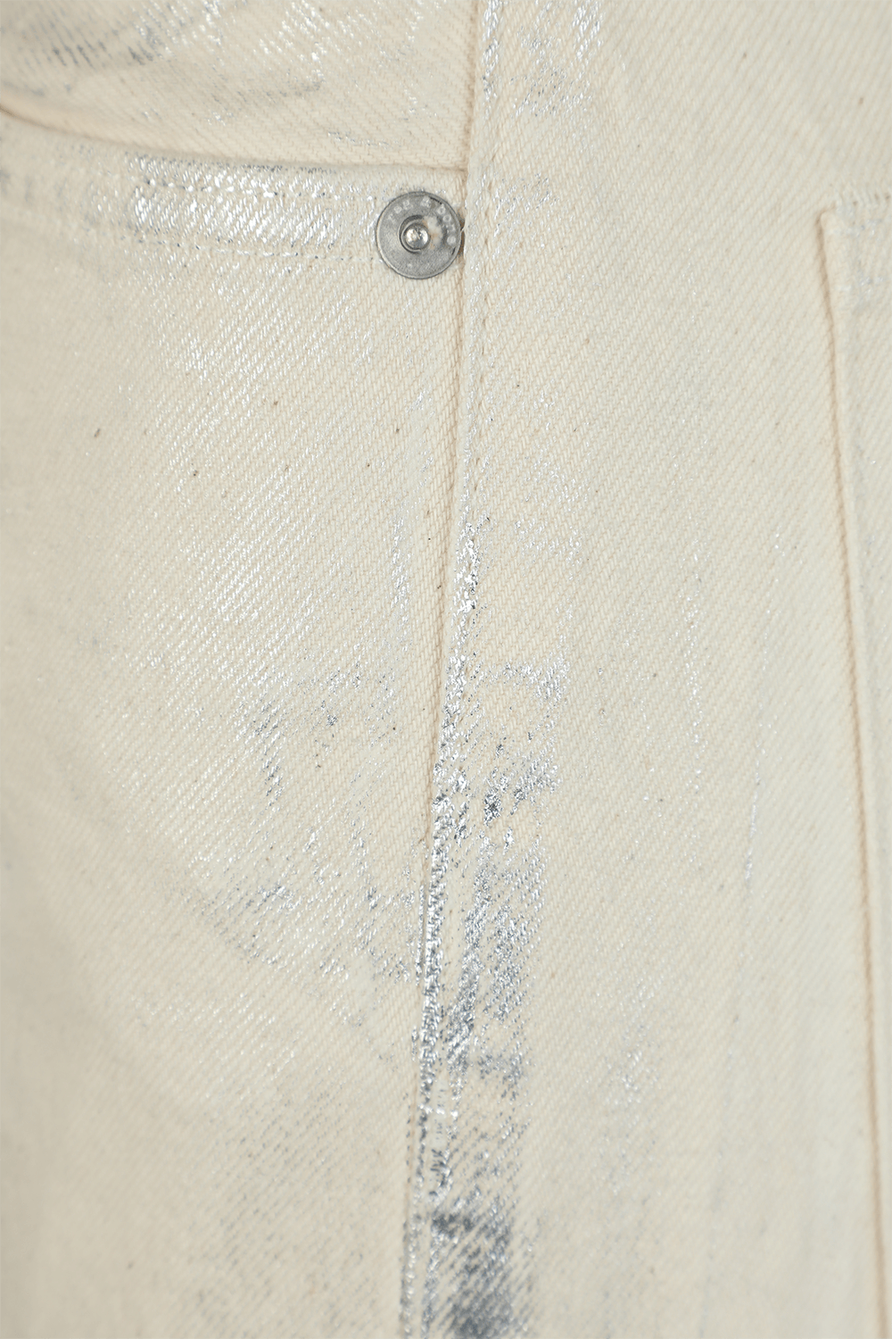 תמונה אחורית של מכנסי ג'ינס מאיה כתמי כסף בגוון שמנת