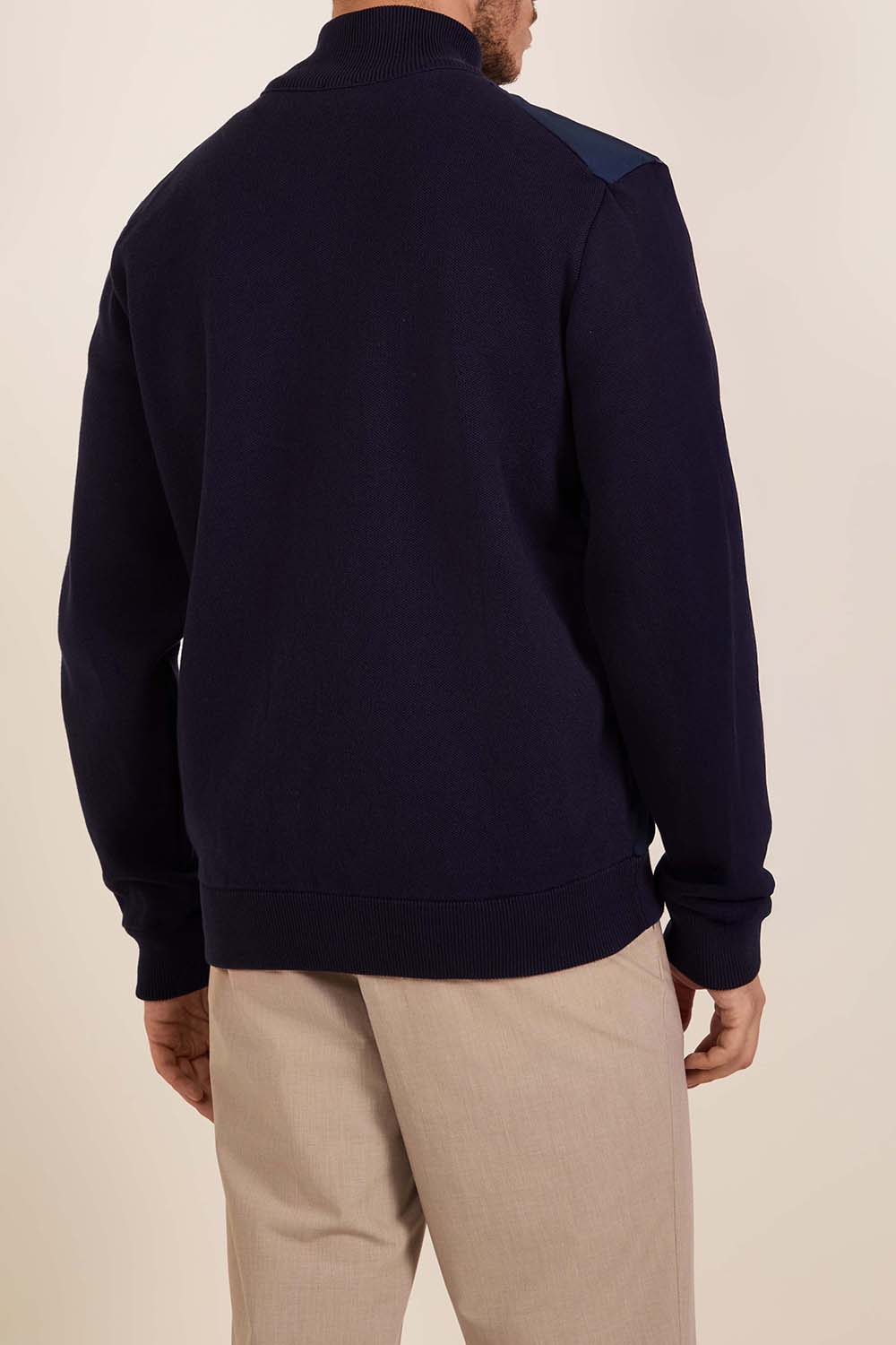 תמונת דוגמן אחורית של ז'קט ריב