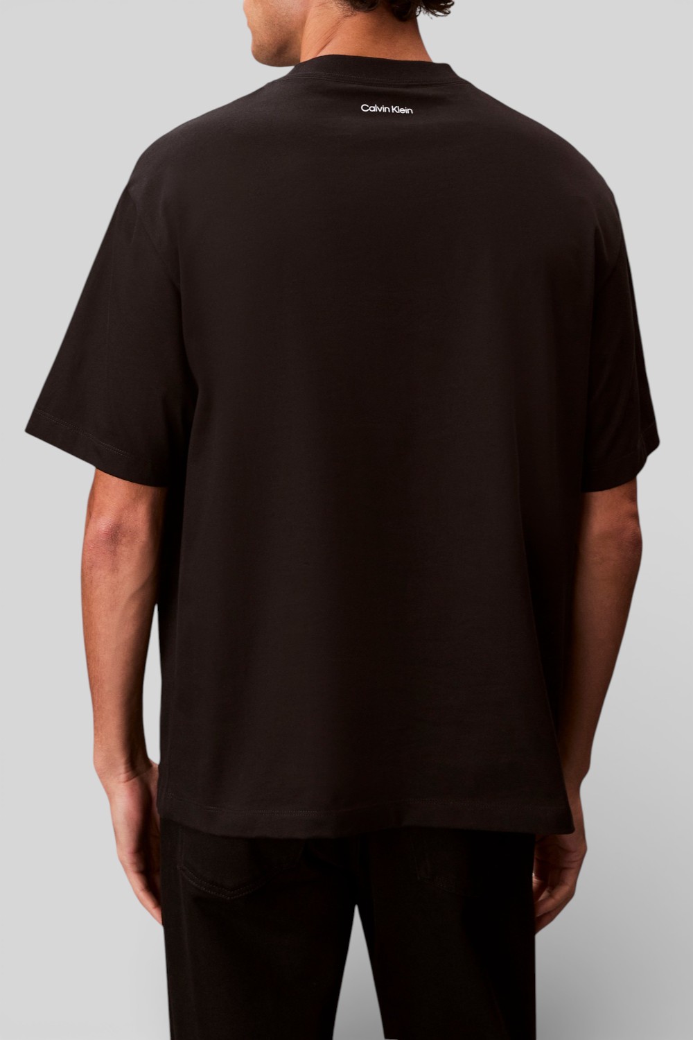 תמונת דוגמן אחורית של חולצת טי