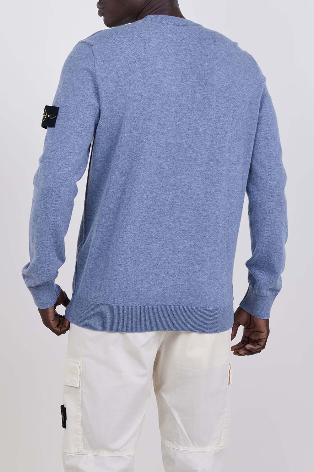 תמונת דוגמן אחורית של סריג צמר בגזרה רגילה