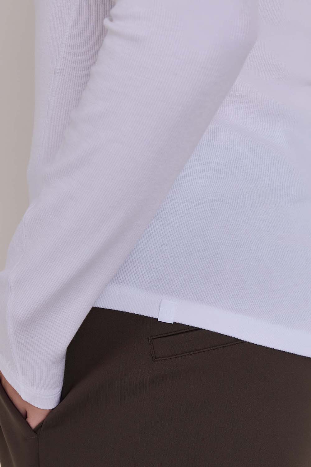 תמונת תקריב דוגמן של Hold Tight Long-Sleeve Shirt