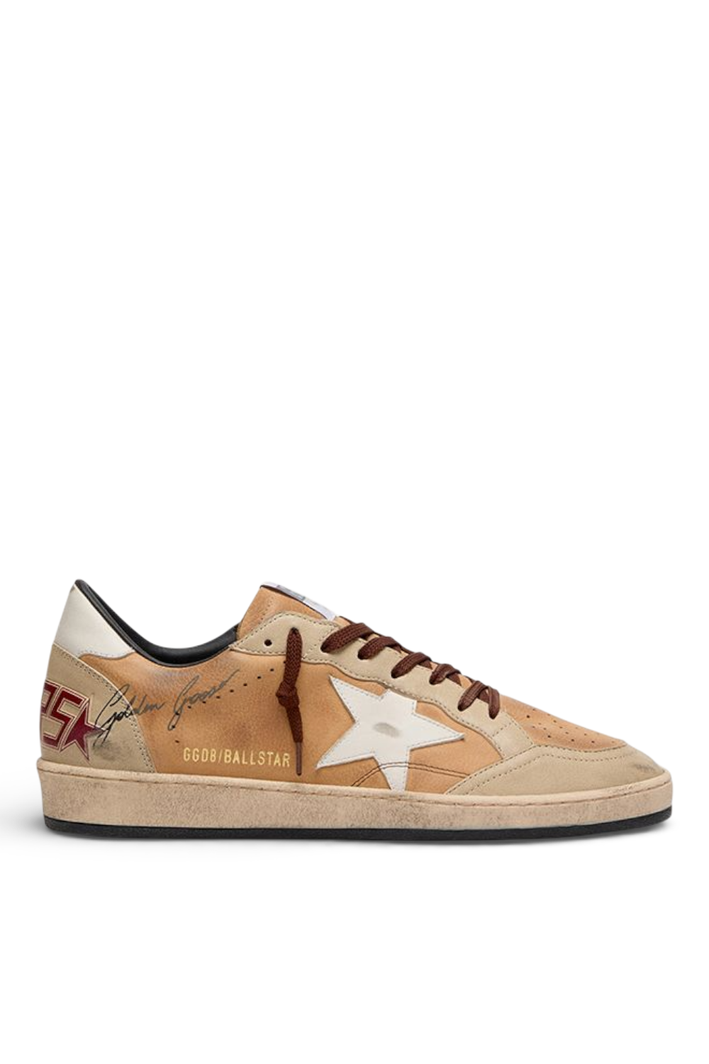 תמונה קידמית של נעלי סניקרס