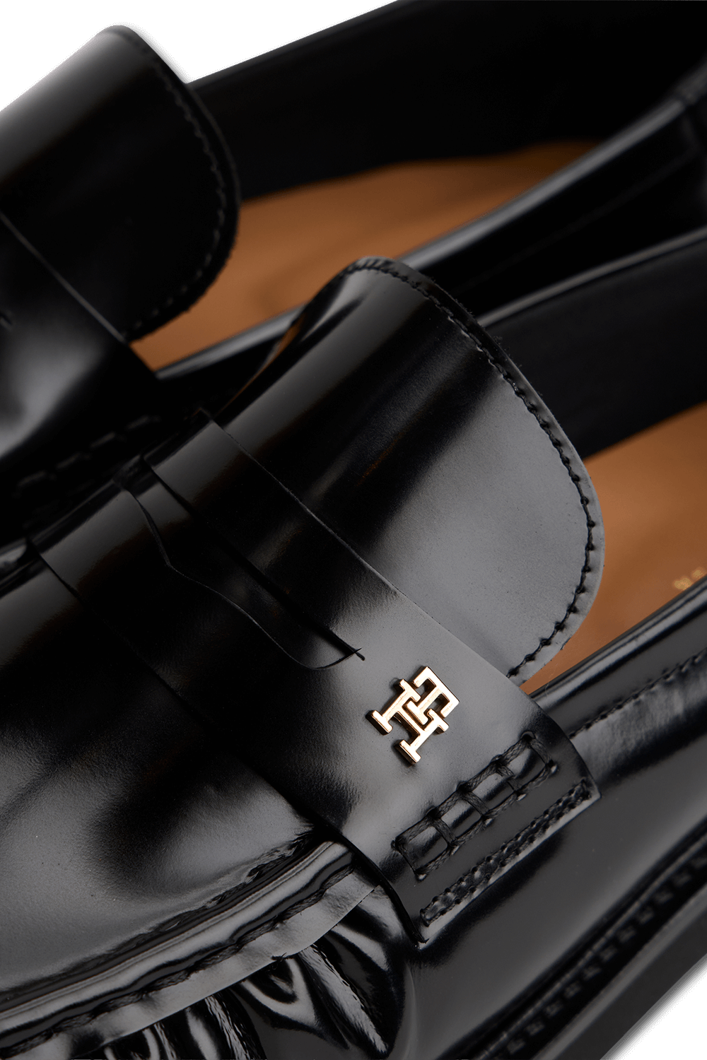 תמונת פנים של נעלי לופר עור