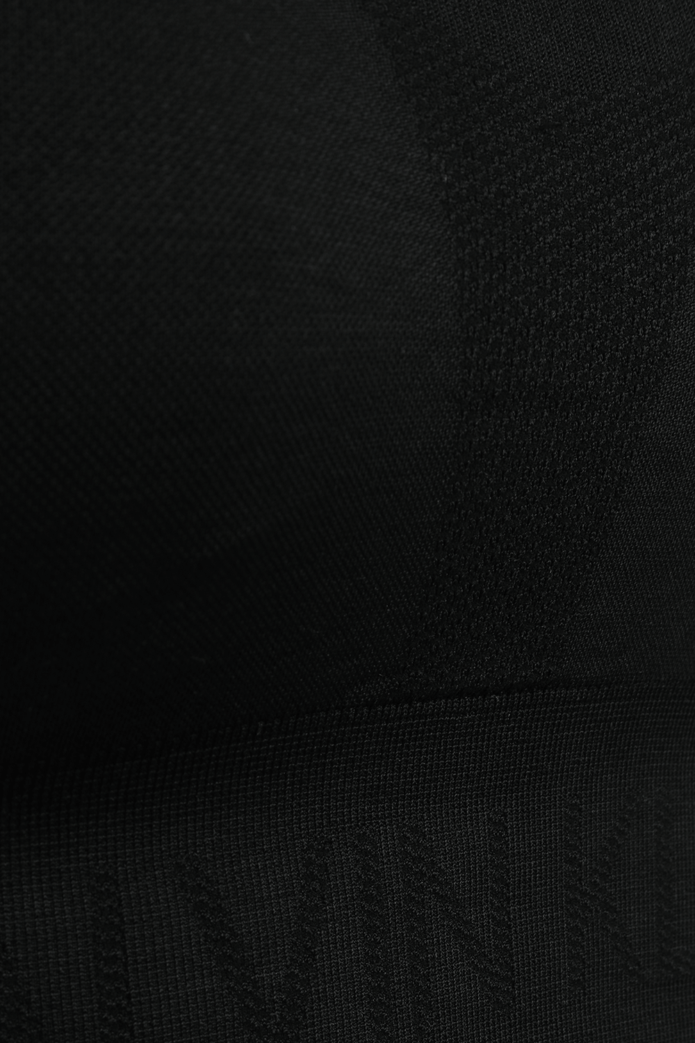 תמונת תקריב של Basic Seamless Top in Black