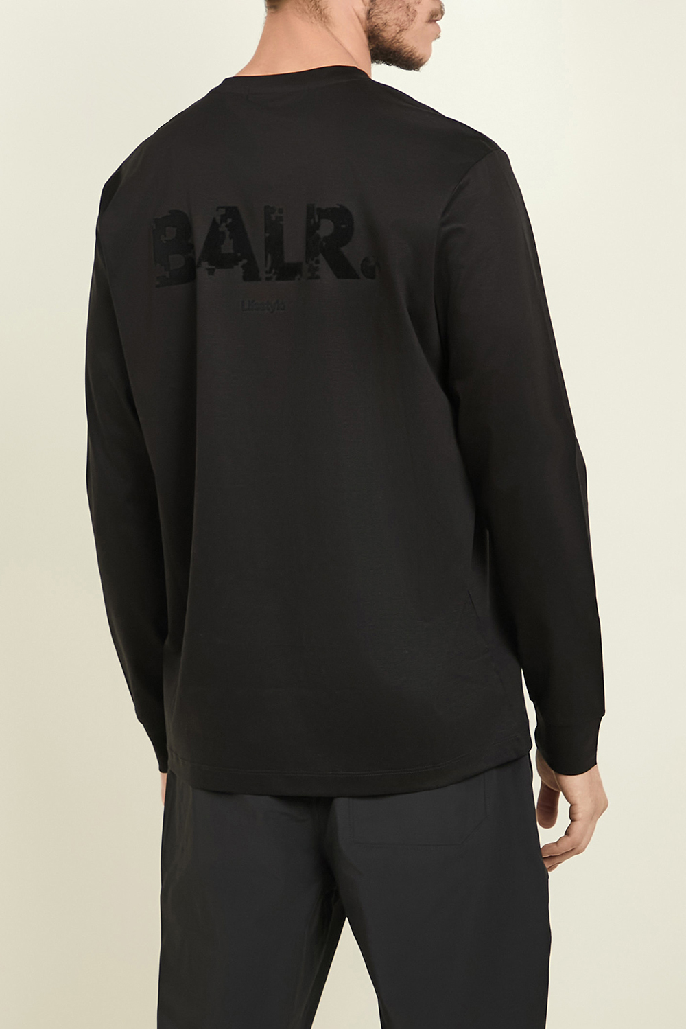 תמונת דוגמן אחורית של חולצת טי ארוכה