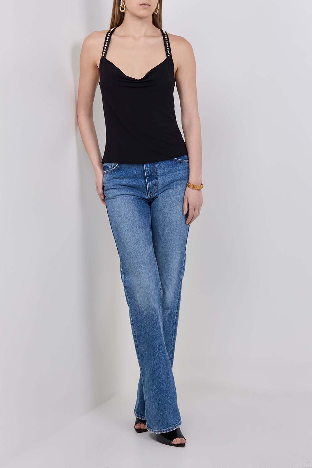 תמונת דוגמן קידמית של צמיד קשיח