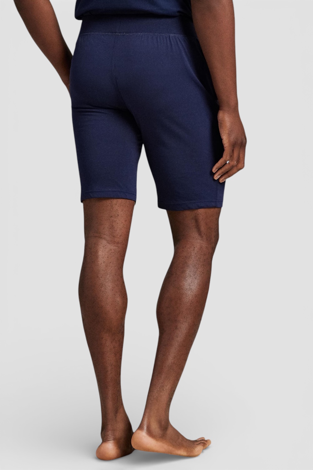 תמונת דוגמן אחורית של מכנסיים קצרים