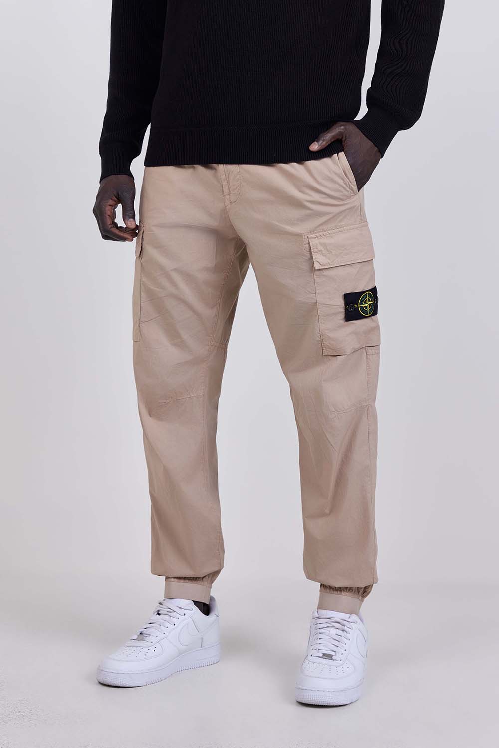 תמונת דוגמן קידמית של מכנסיים ארוכים