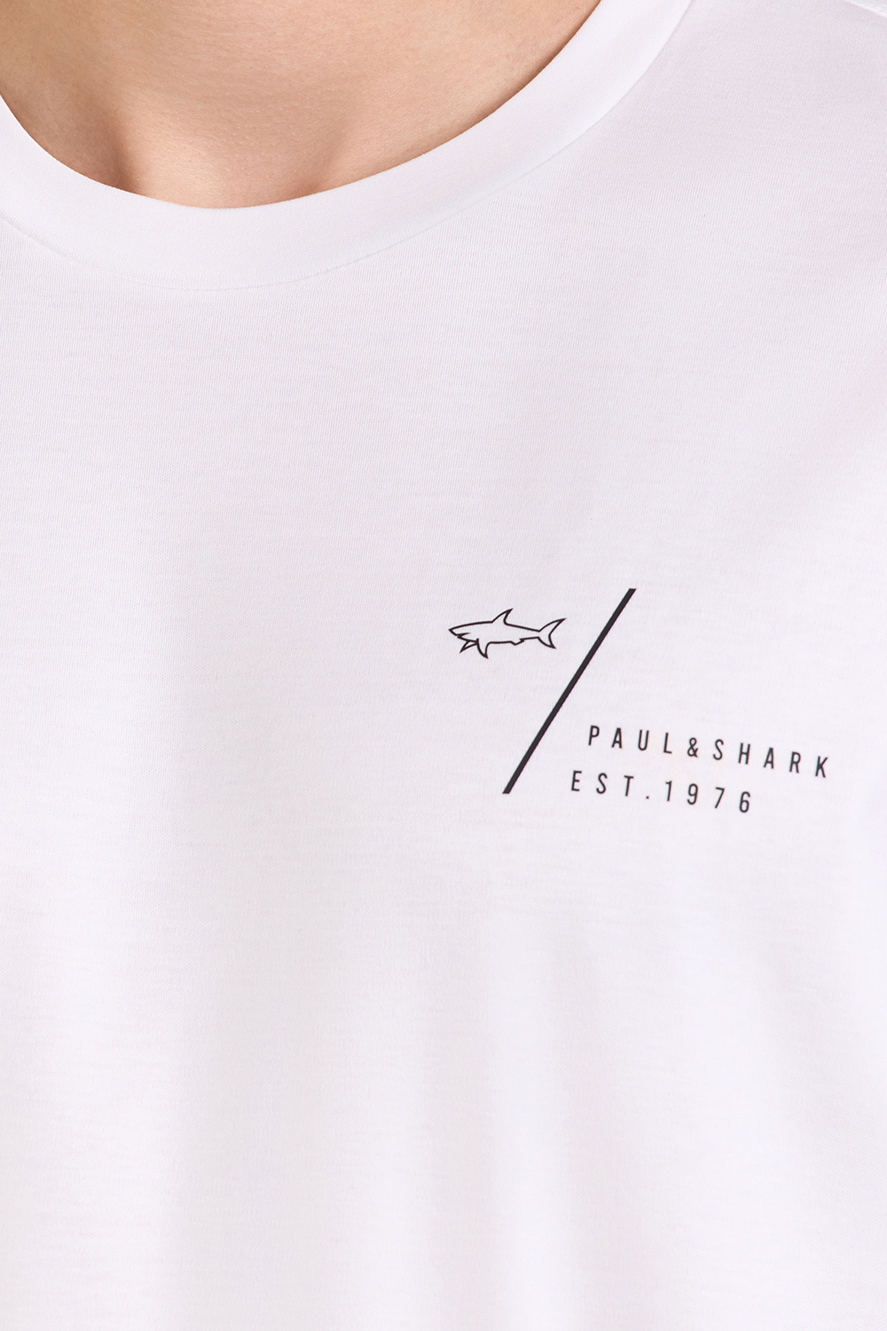 תמונת תקריב דוגמן של חולצת טי