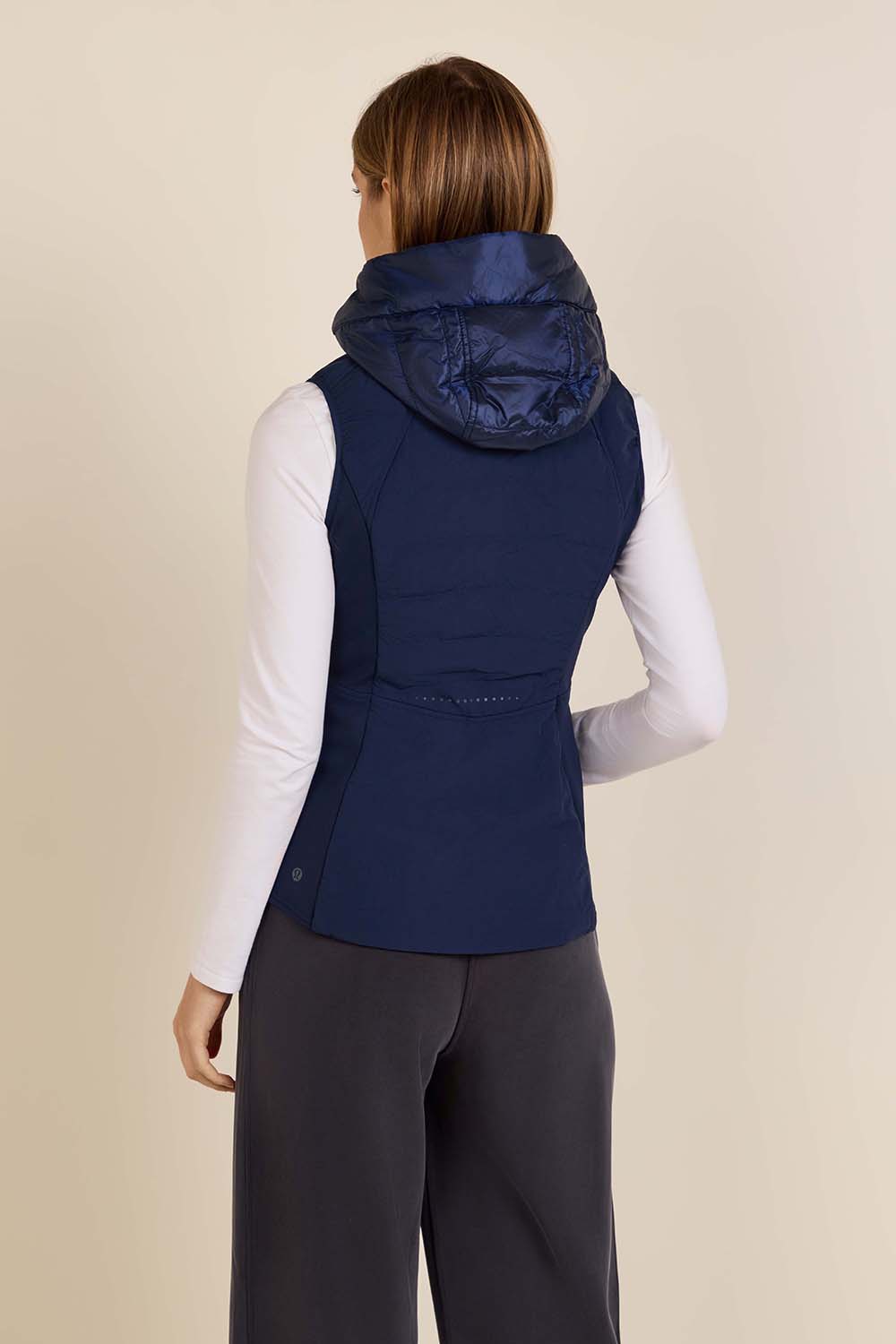 תמונת דוגמן אחורית של Another Mile Vest