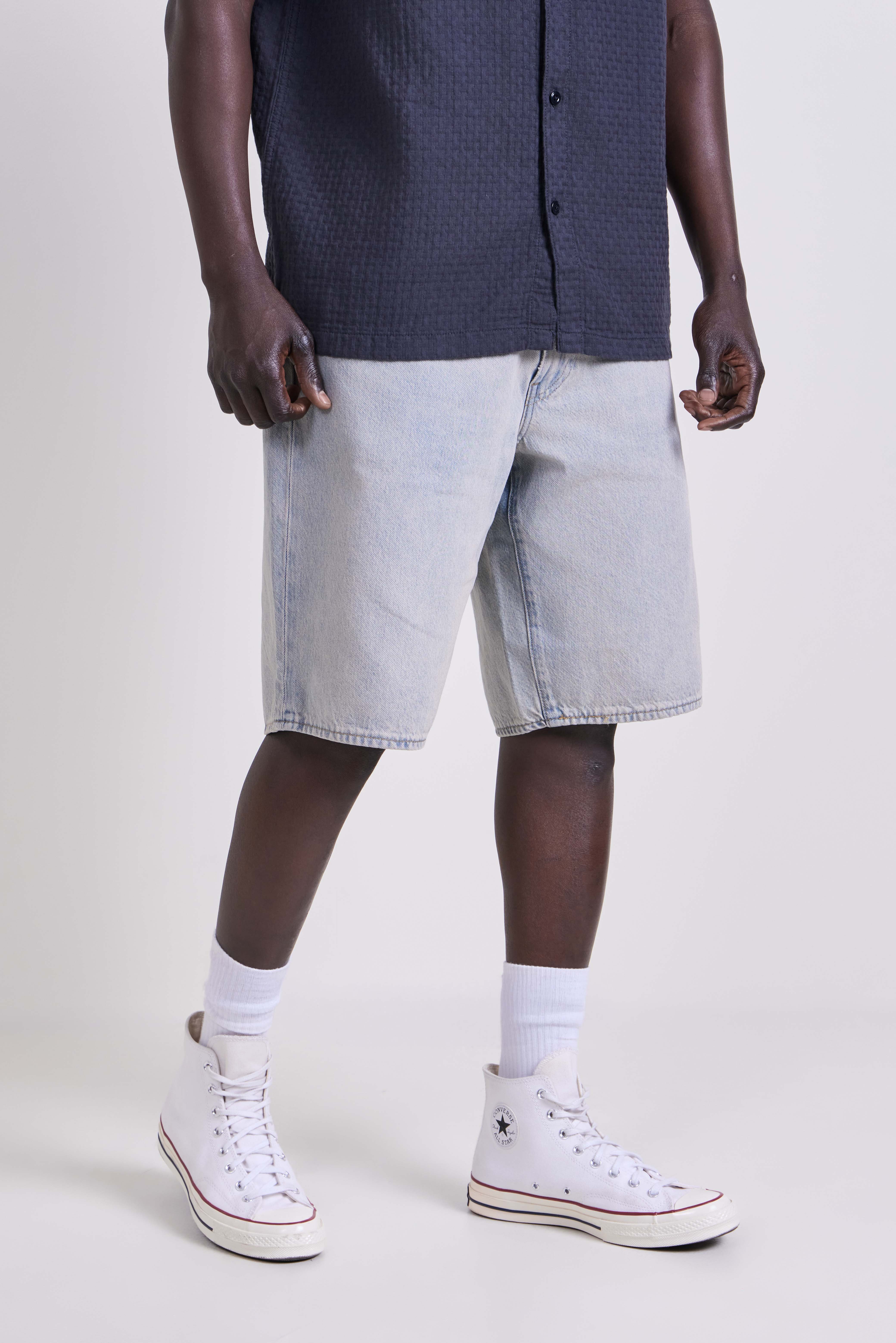 תמונת דוגמן קידמית של מכנסי ג'ינס קצרים 478