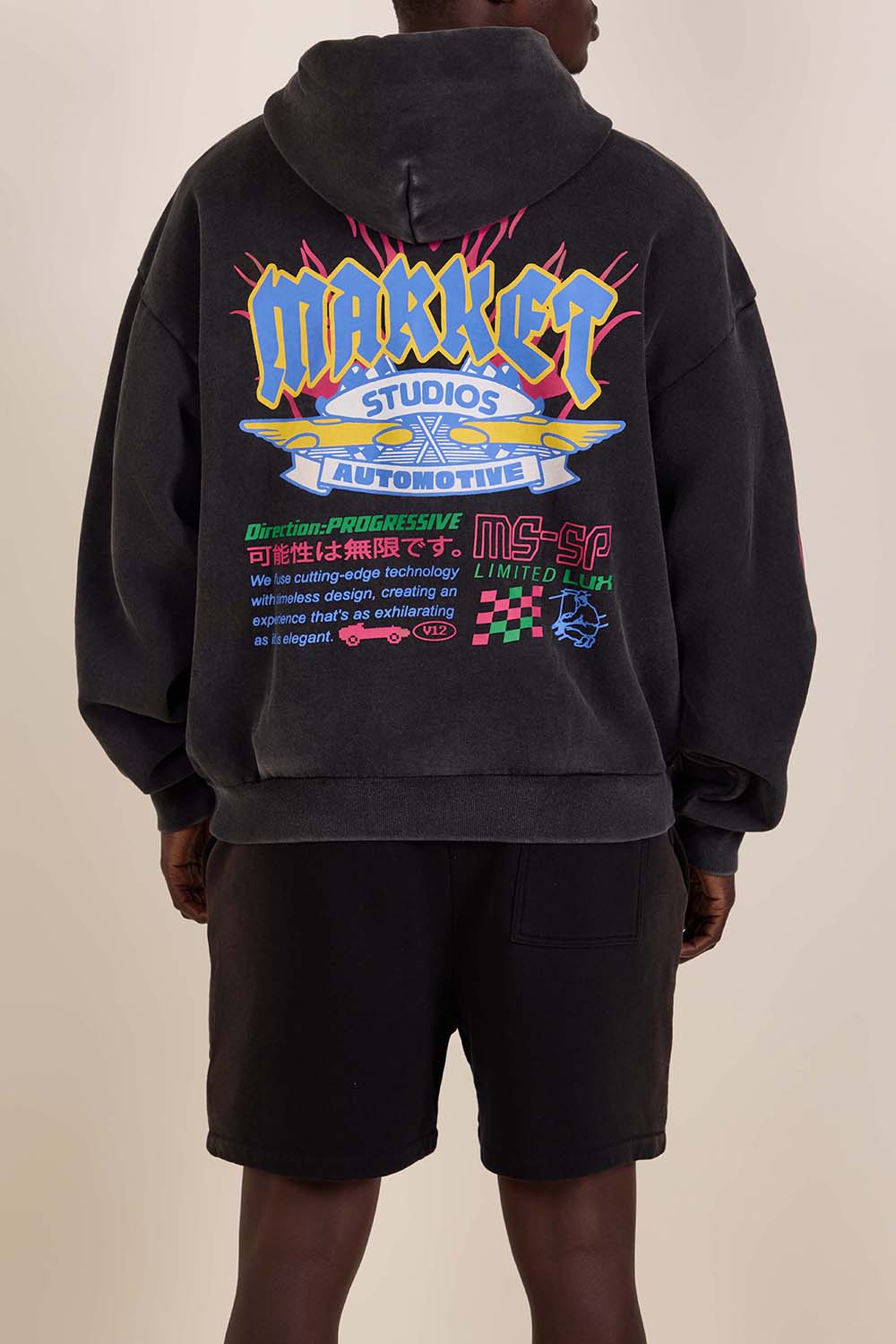 תמונת תקריב דוגמן של סווטשירט קפוצ'ון