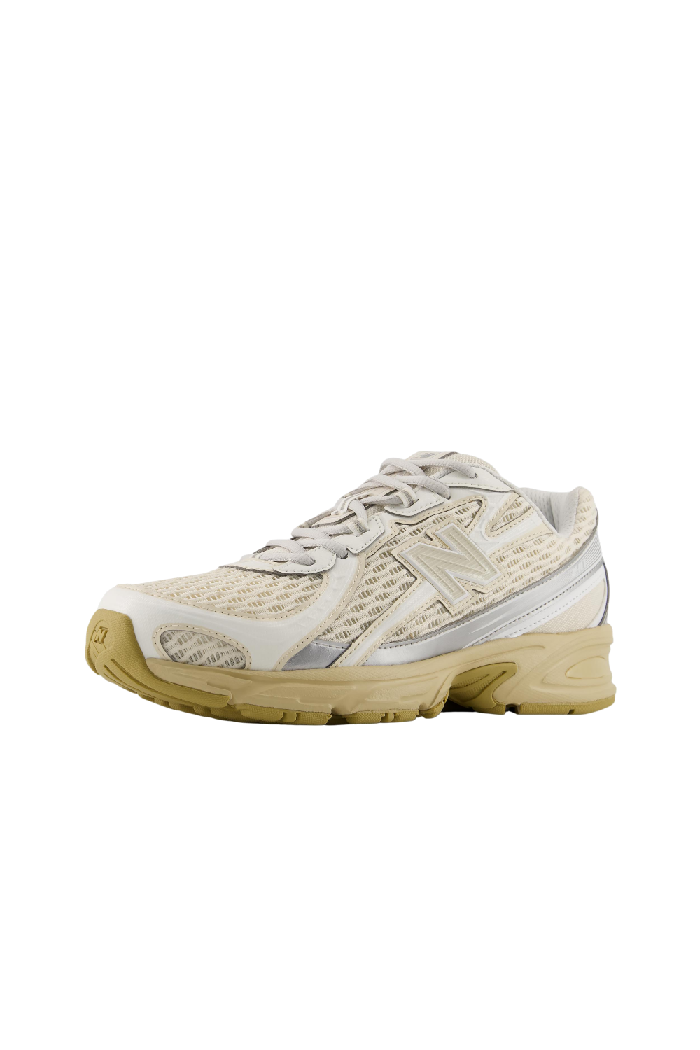 תמונת פנים של נעלי סניקרס 740