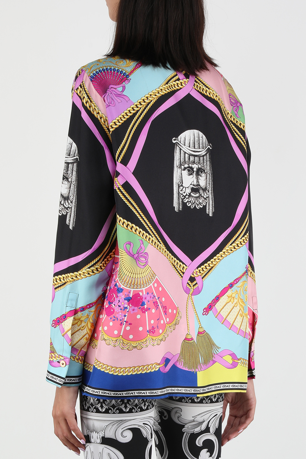 תמונת דוגמן אחורית של חולצת משי בהדפס בארוק צבעוני