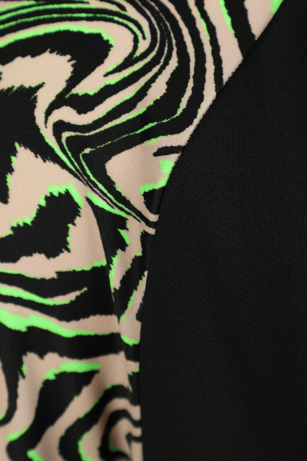 תמונת תקריב של Zebbra Long Sleeve Swimwear Top in Black