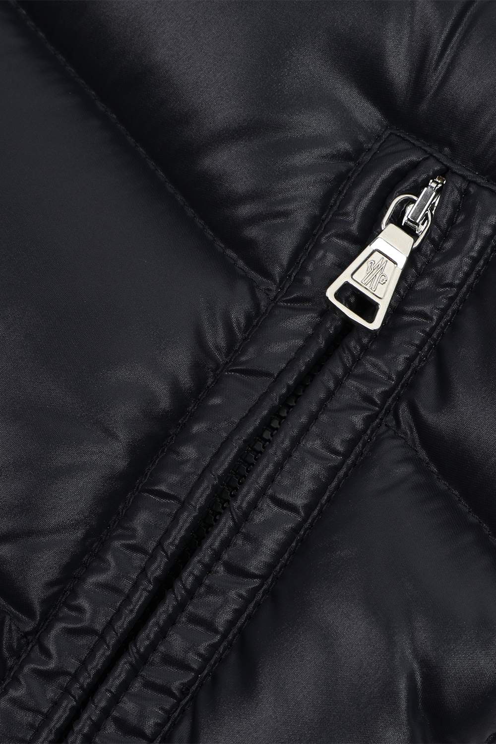 תמונת תקריב של וסט פוך ג'ילט - גילאי 4-6