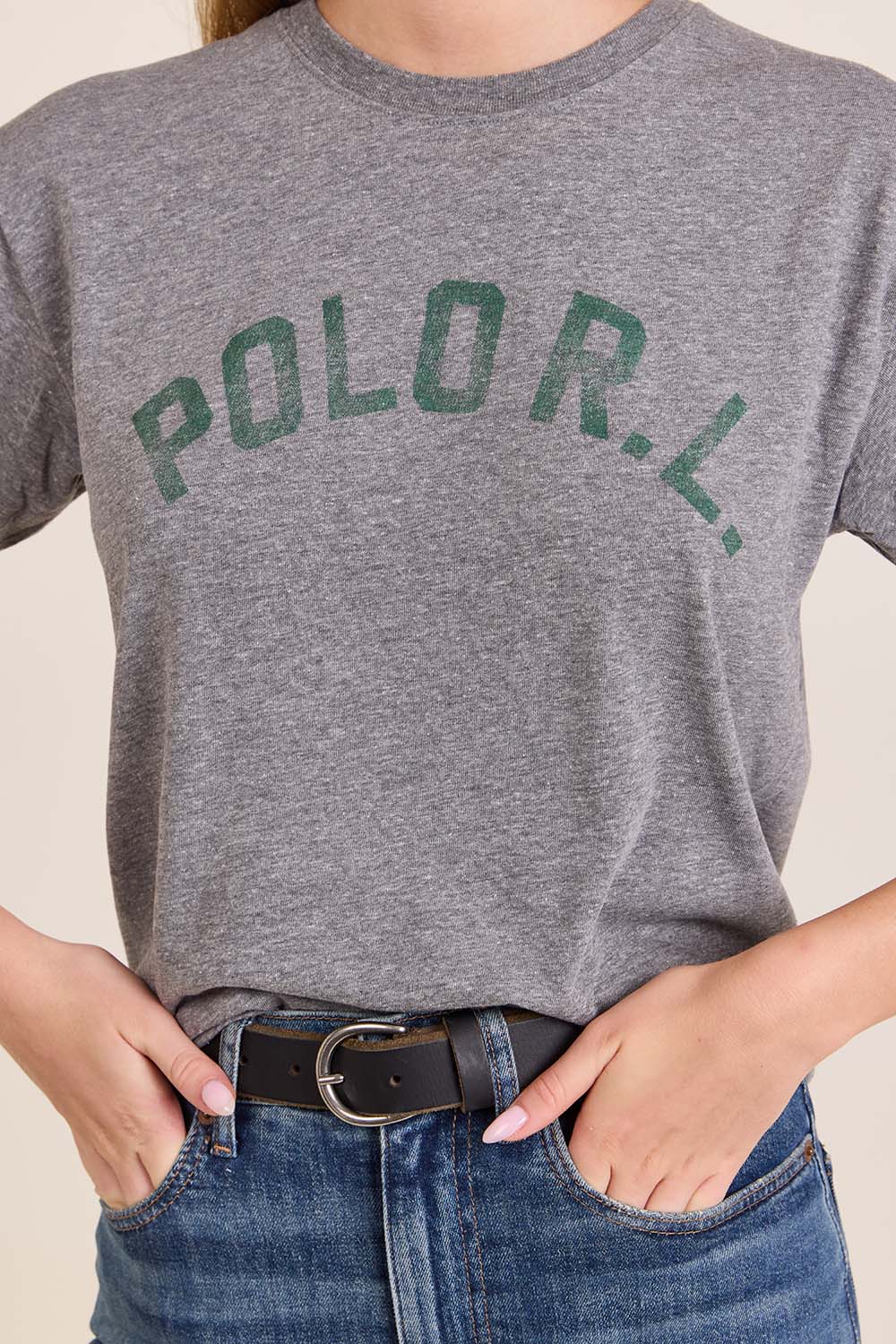 תמונת תקריב דוגמן של חולצת טי