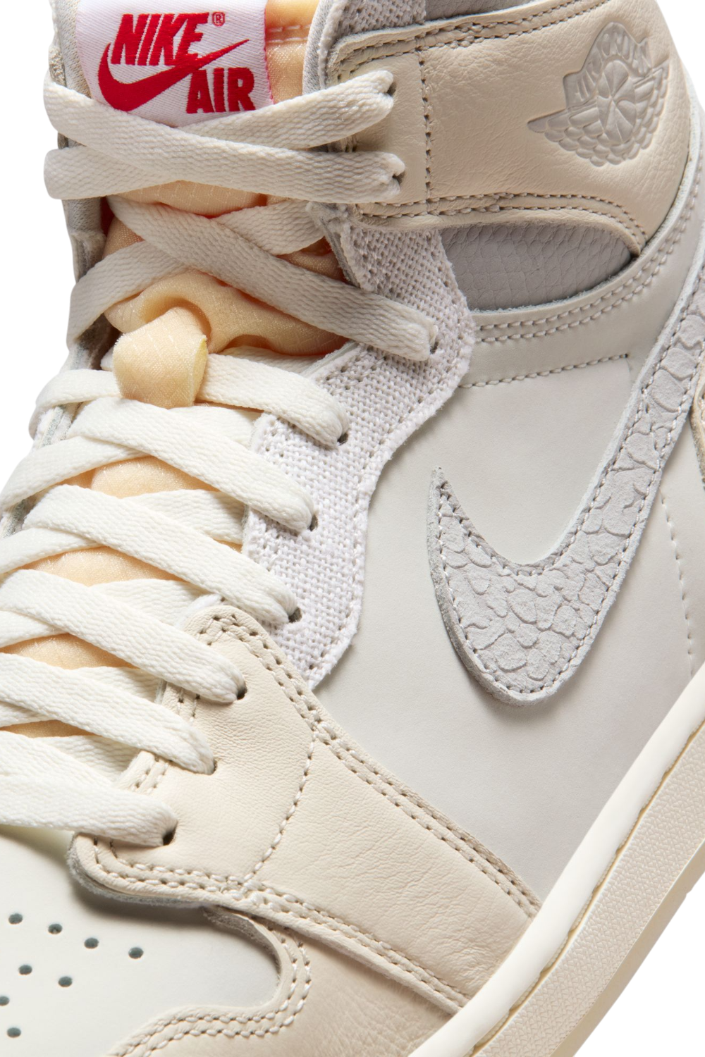 תמונת פנים של נעלי סניקרס אייר ג'ורדן 1 רטרו