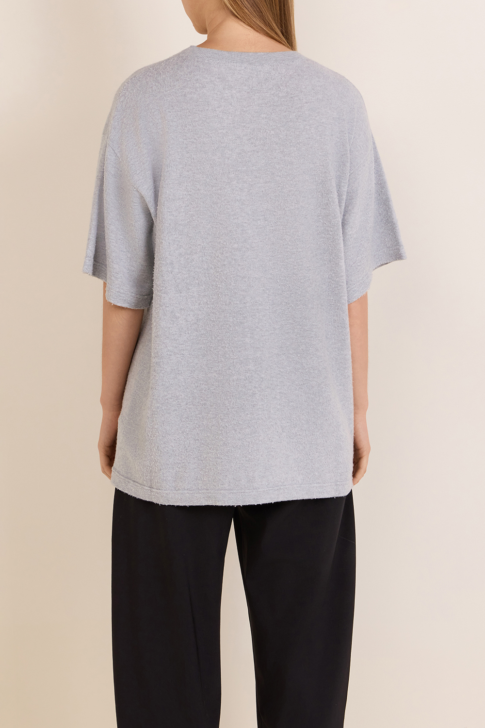 תמונת דוגמן אחורית של חולצת טי אוברסייז