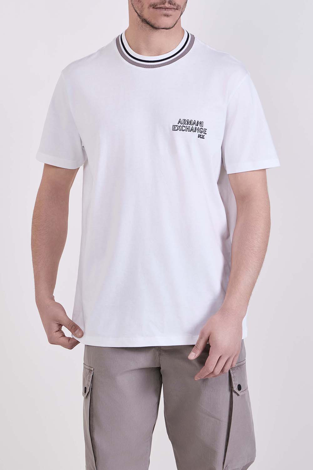 תמונת דוגמן קידמית של חולצת טי