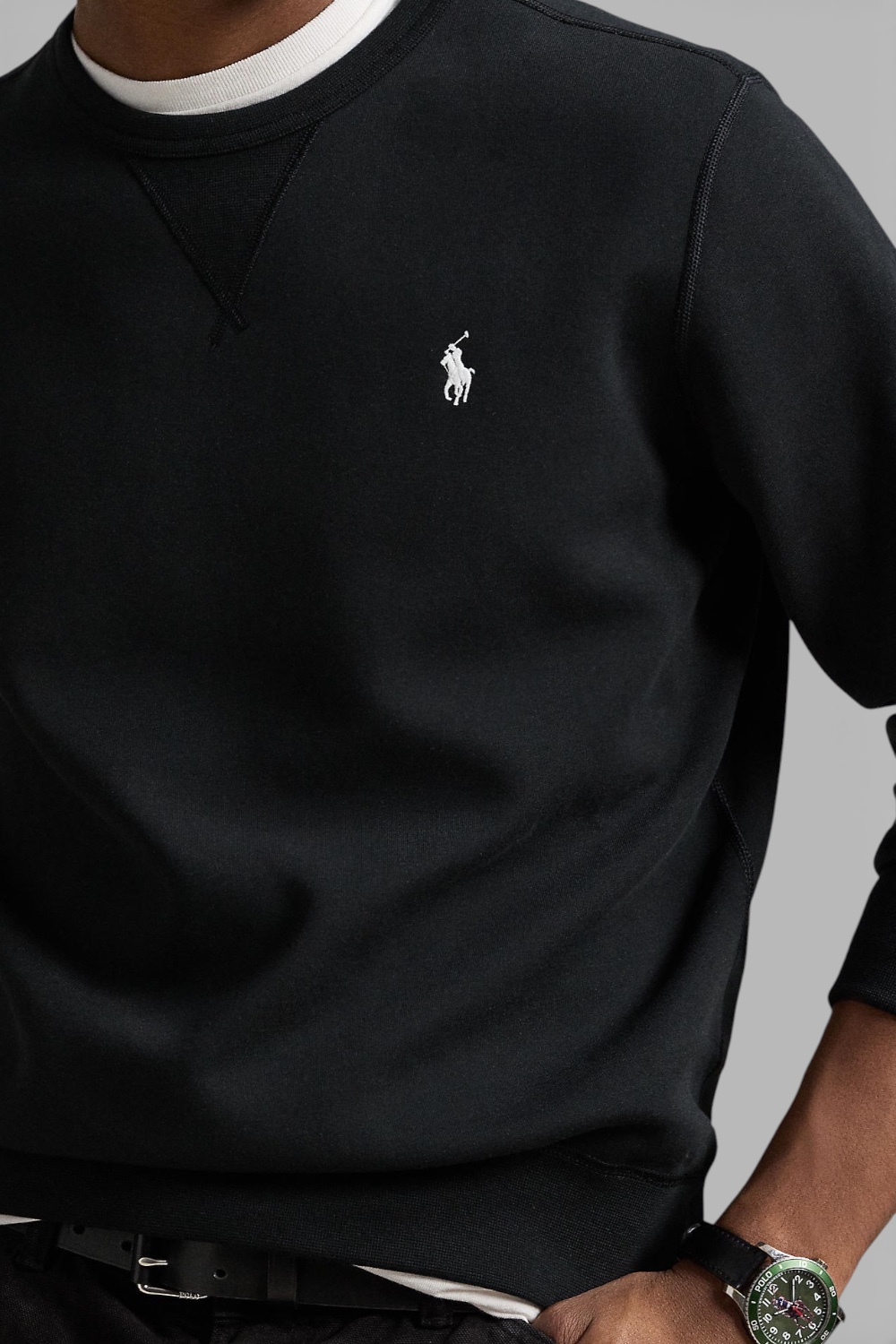 תמונת תקריב דוגמן של סווטשירט