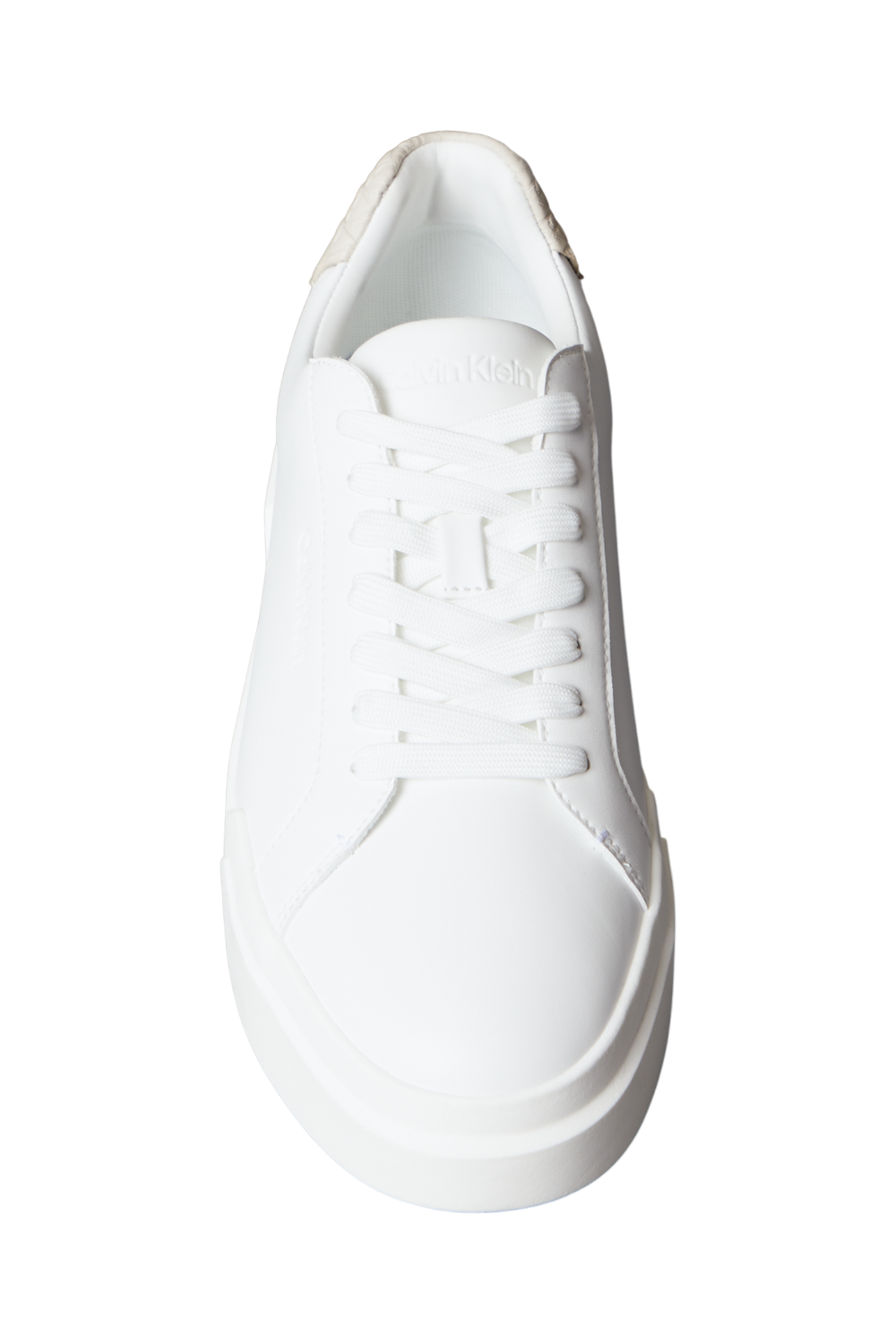 תמונת פנים של נעלי סניקרס