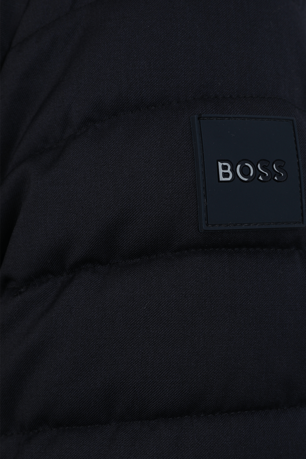 תמונה אחורית של מעיל מרופד מצמר