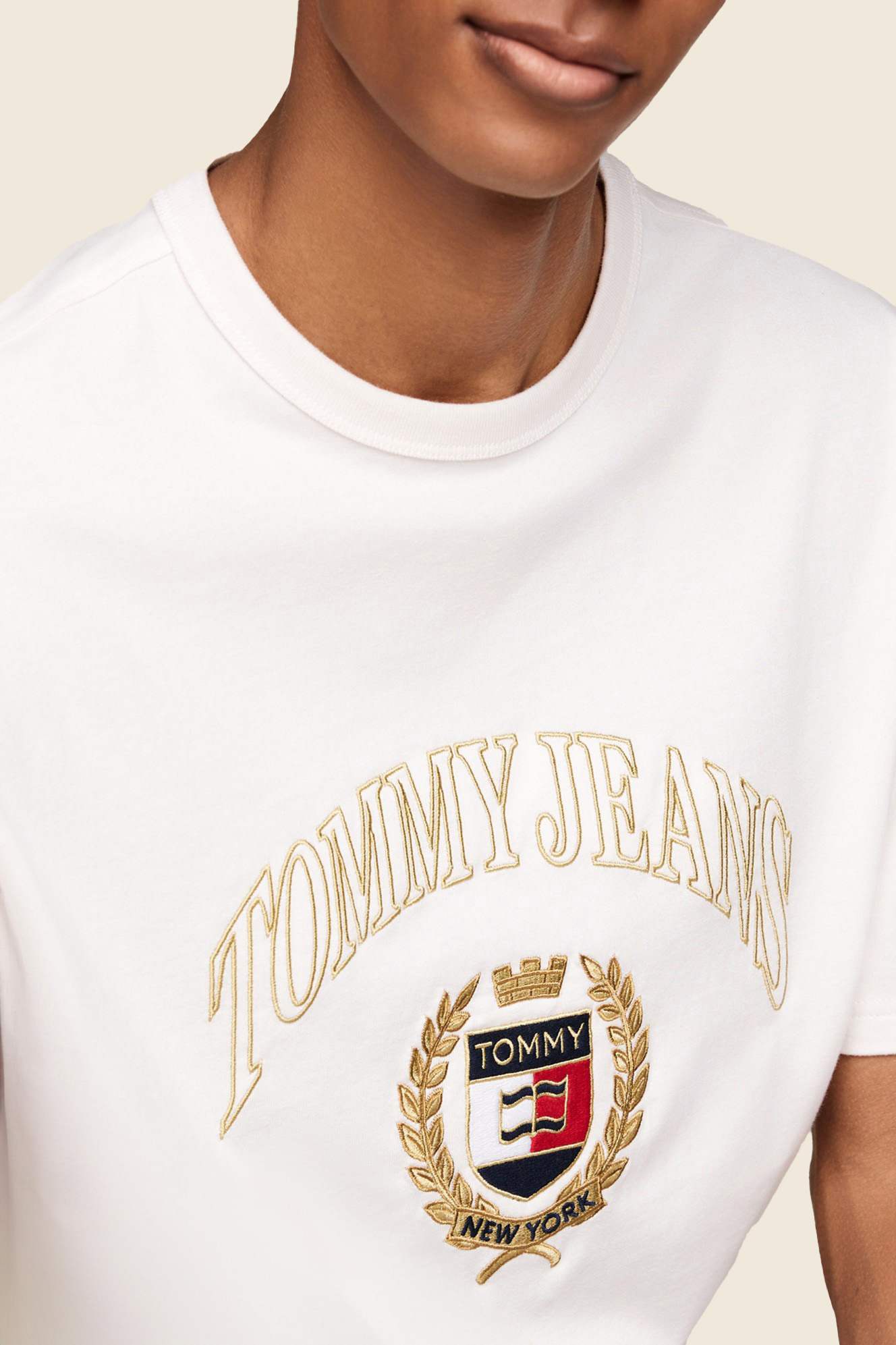 תמונת תקריב דוגמן של חולצת טי