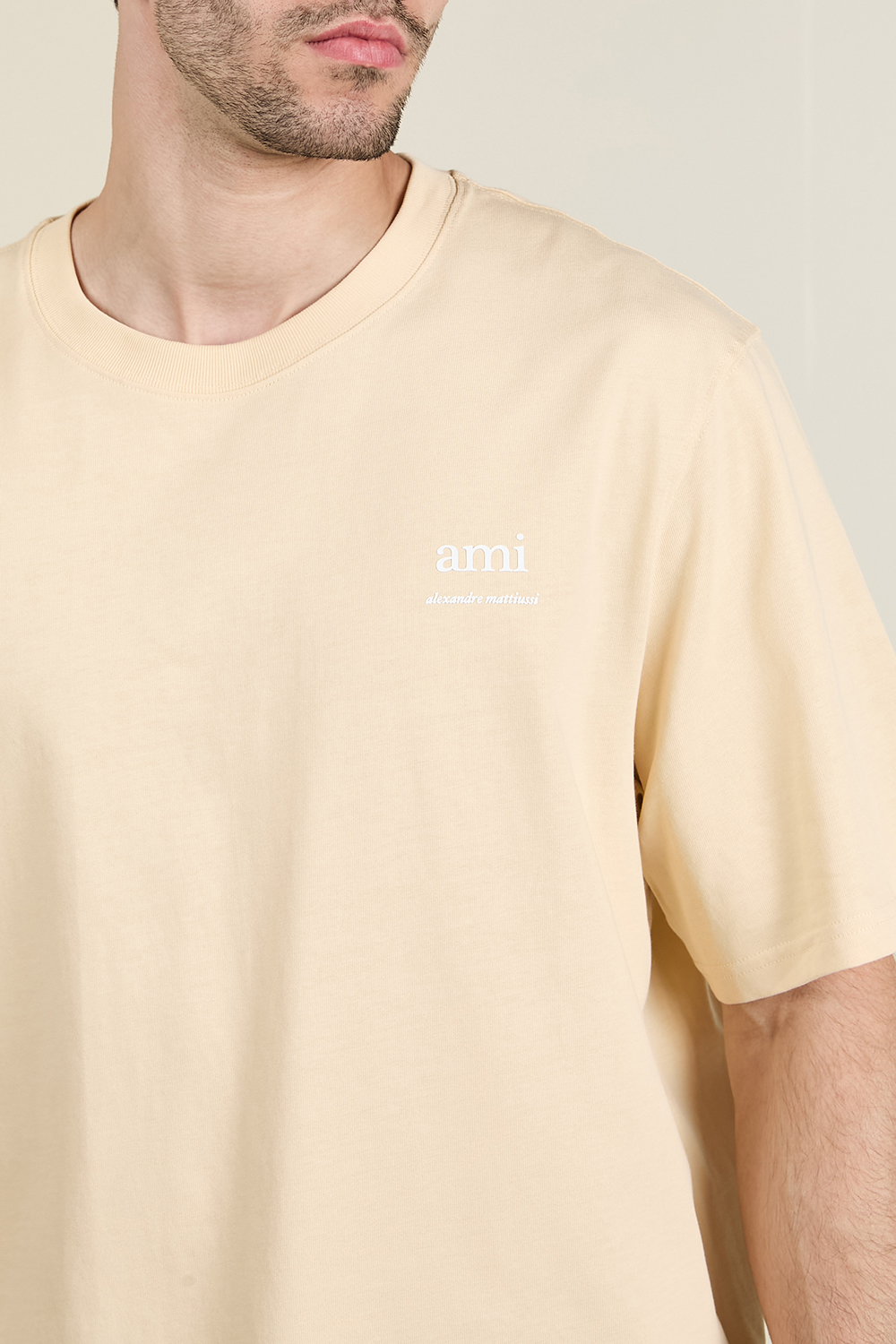 תמונת תקריב דוגמן של חולצת טי