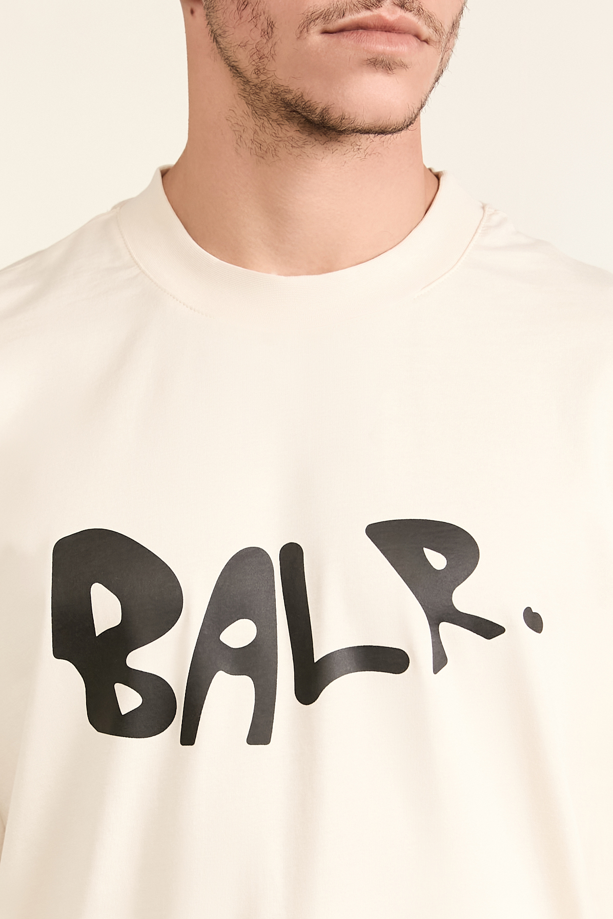 תמונת תקריב דוגמן של חולצת טי