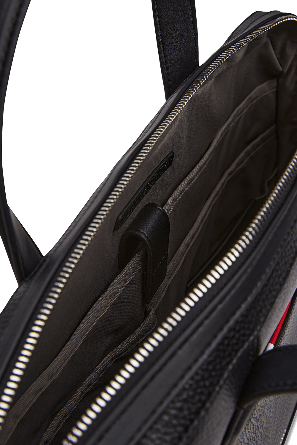 תמונה אחורית של תיק נשיאה