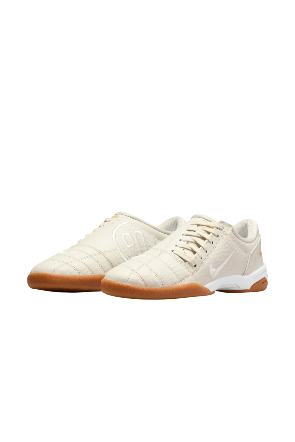 תמונת פנים של נעלי סניקרס טוטאל90