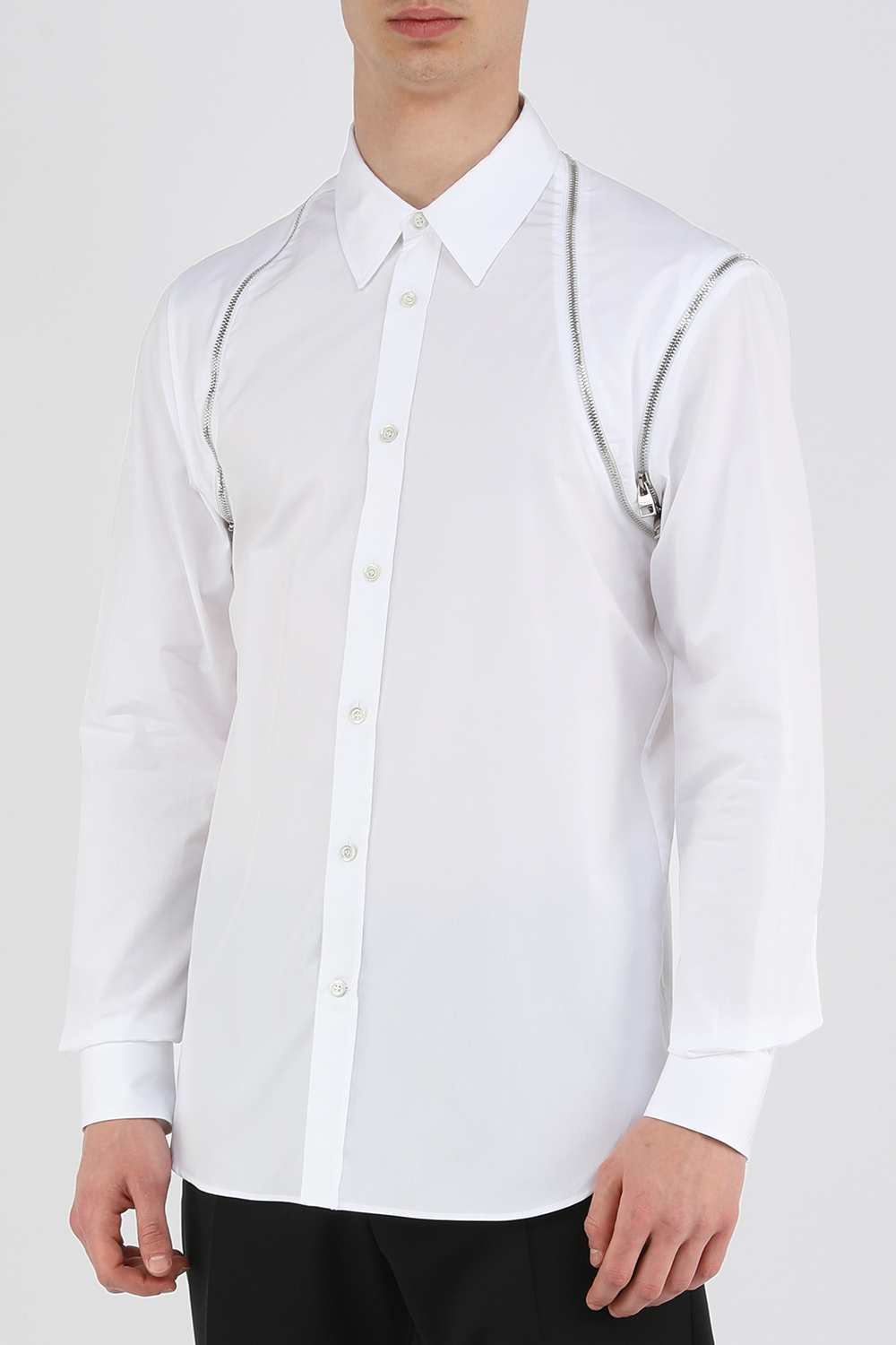 תמונת דוגמן קידמית של חולצה מכופתרת לבנה עם אפקט רוכסן