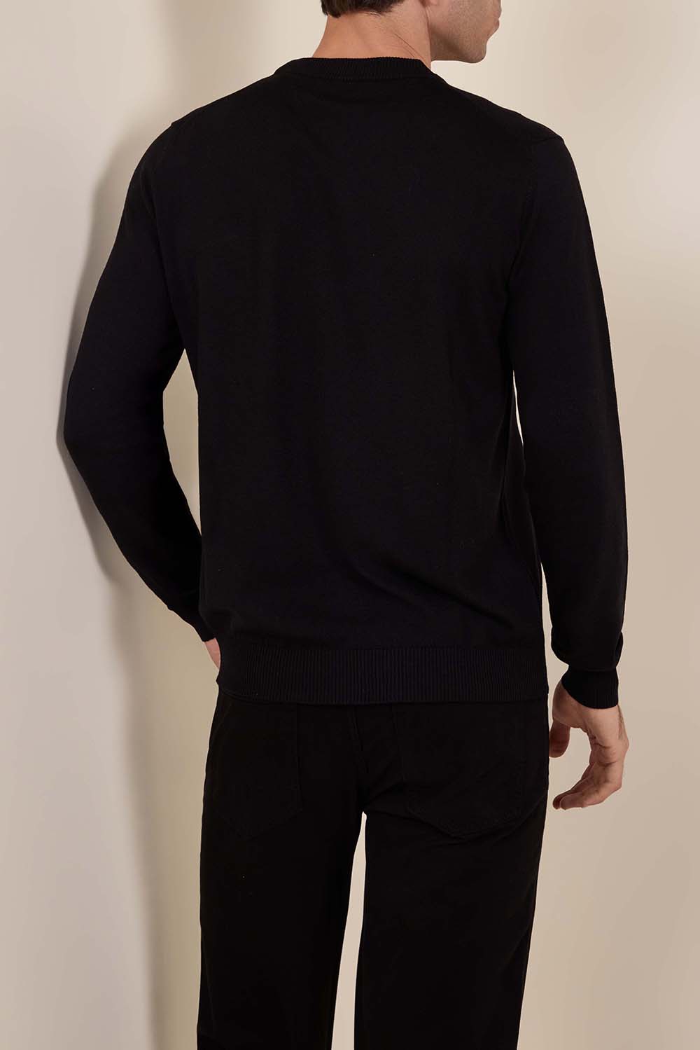 תמונת דוגמן אחורית של סריג צמר