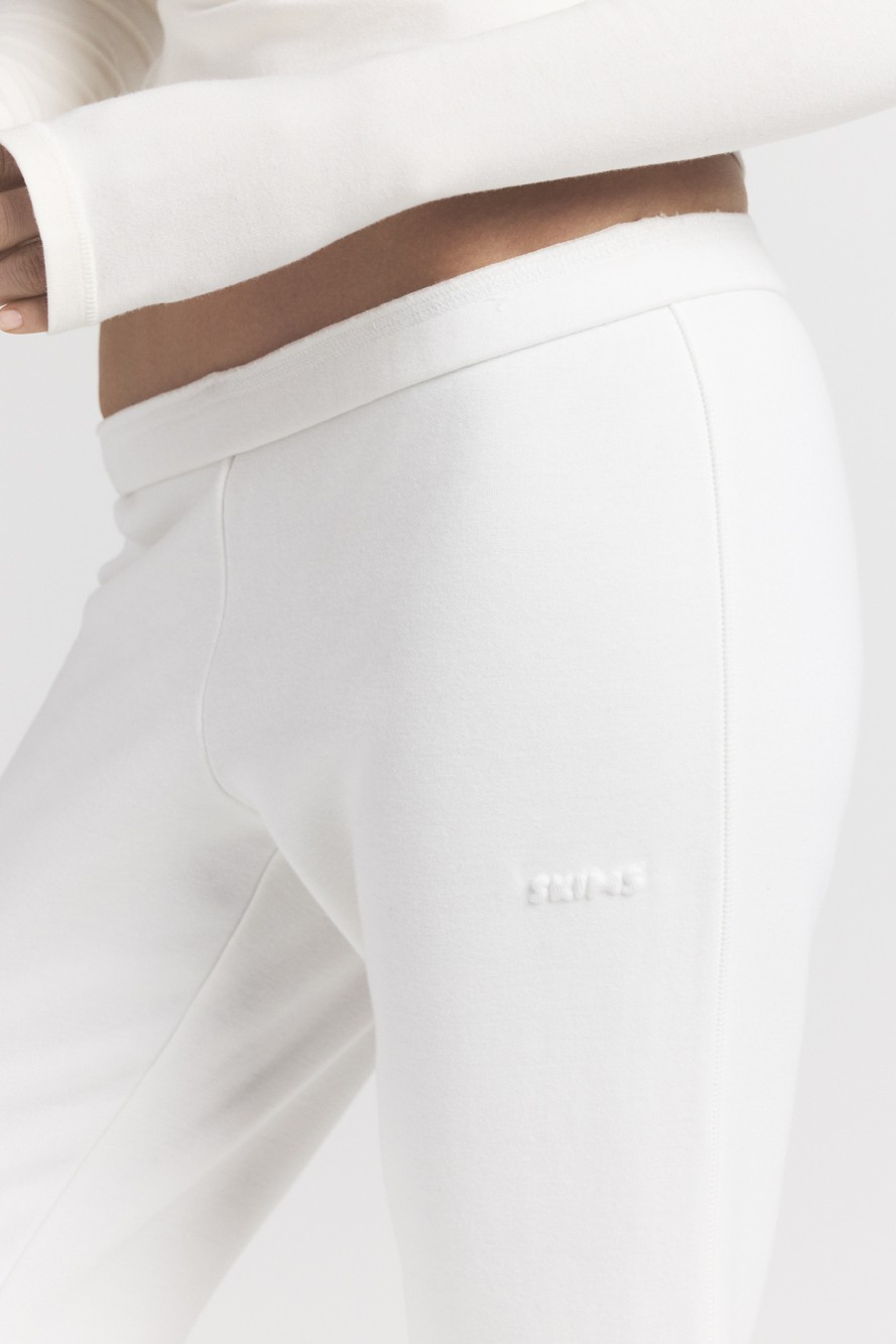 תמונת תקריב דוגמן של COTTON FLEECE SLIM PANT