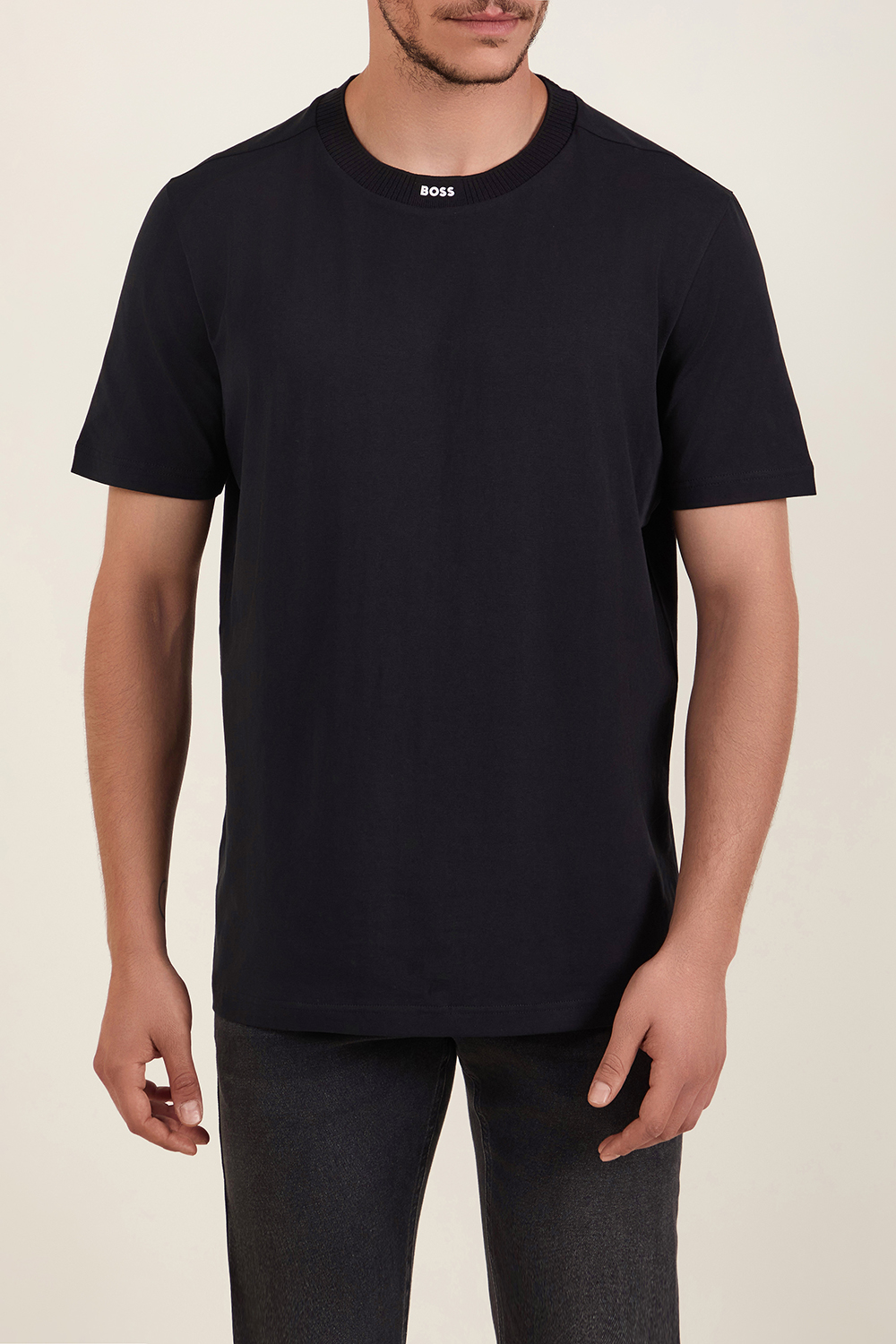 תמונת דוגמן קידמית של חולצת טי