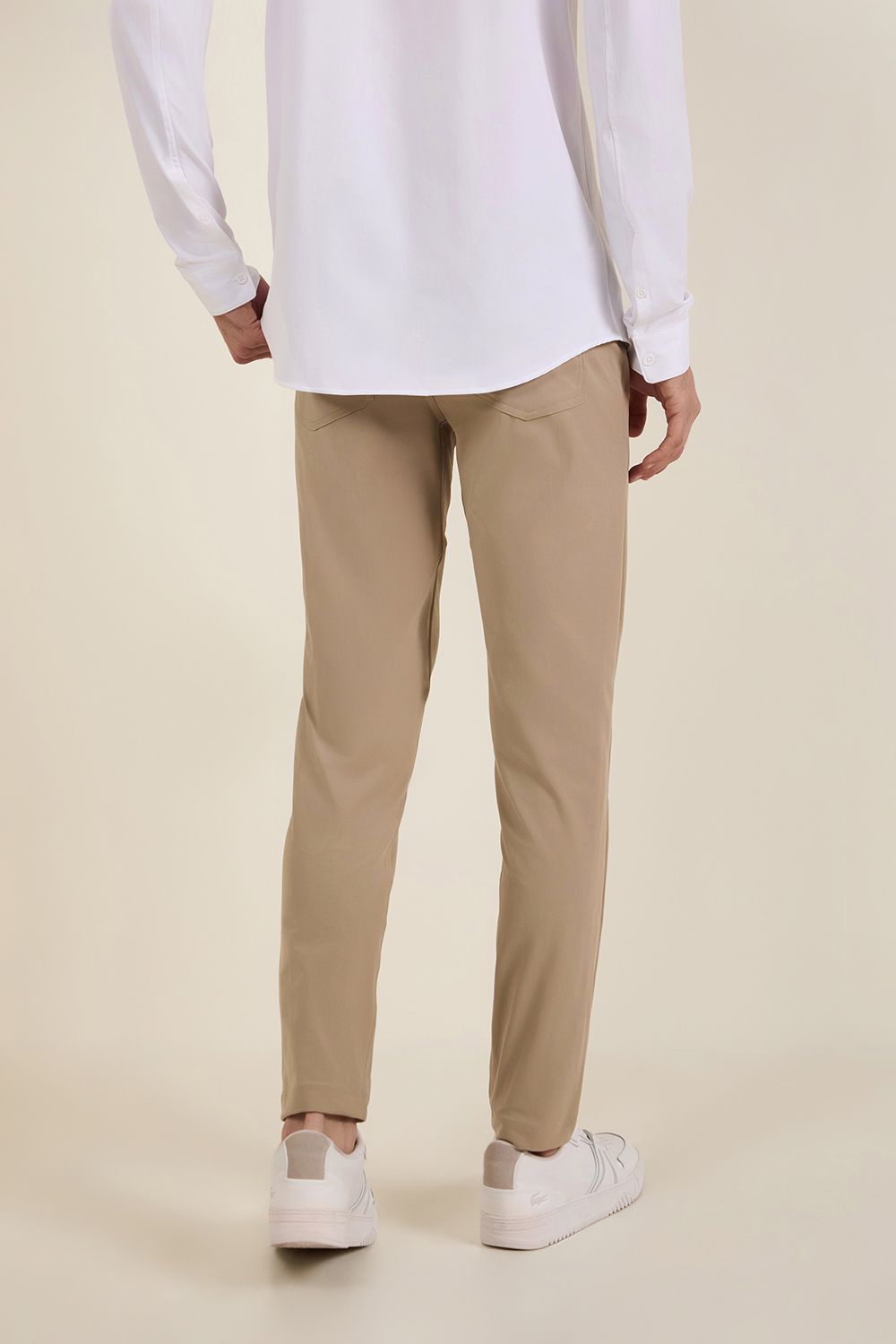 תמונת דוגמן אחורית של ABC Slim-Fit 5 Pocket Pant 32'' Warpstreme