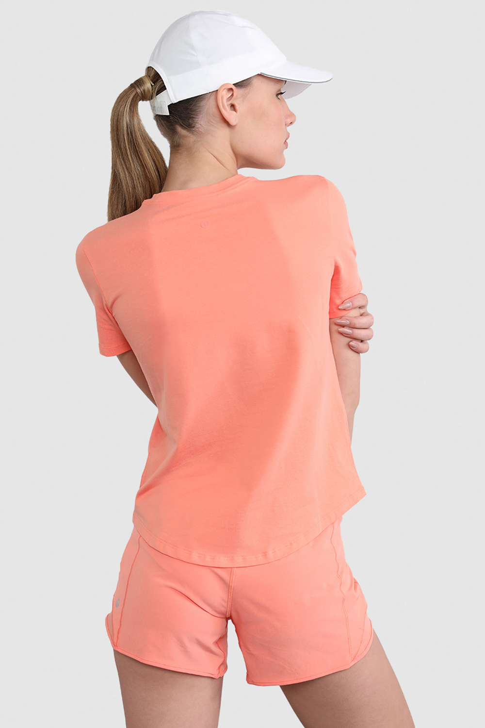 תמונת דוגמן אחורית של Love Crew Short Sleeve T-Shirt