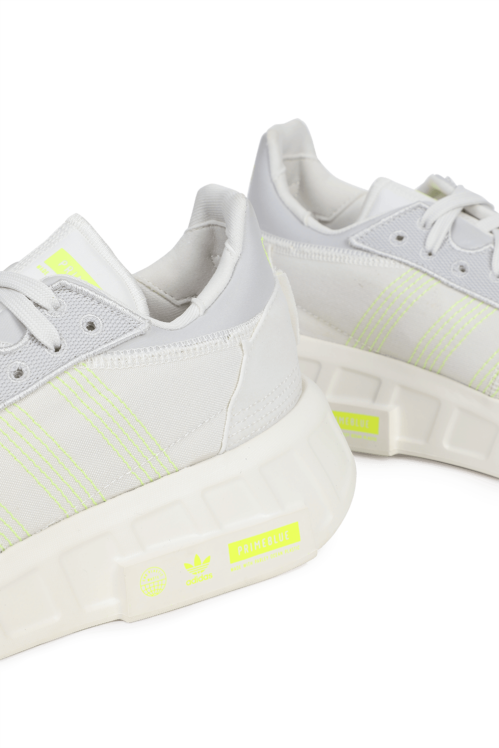 תמונת תקריב של Geodiver Primeblue Sneakers In White