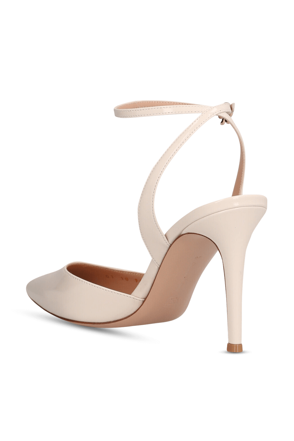 תמונה אחורית של נעלי עקב