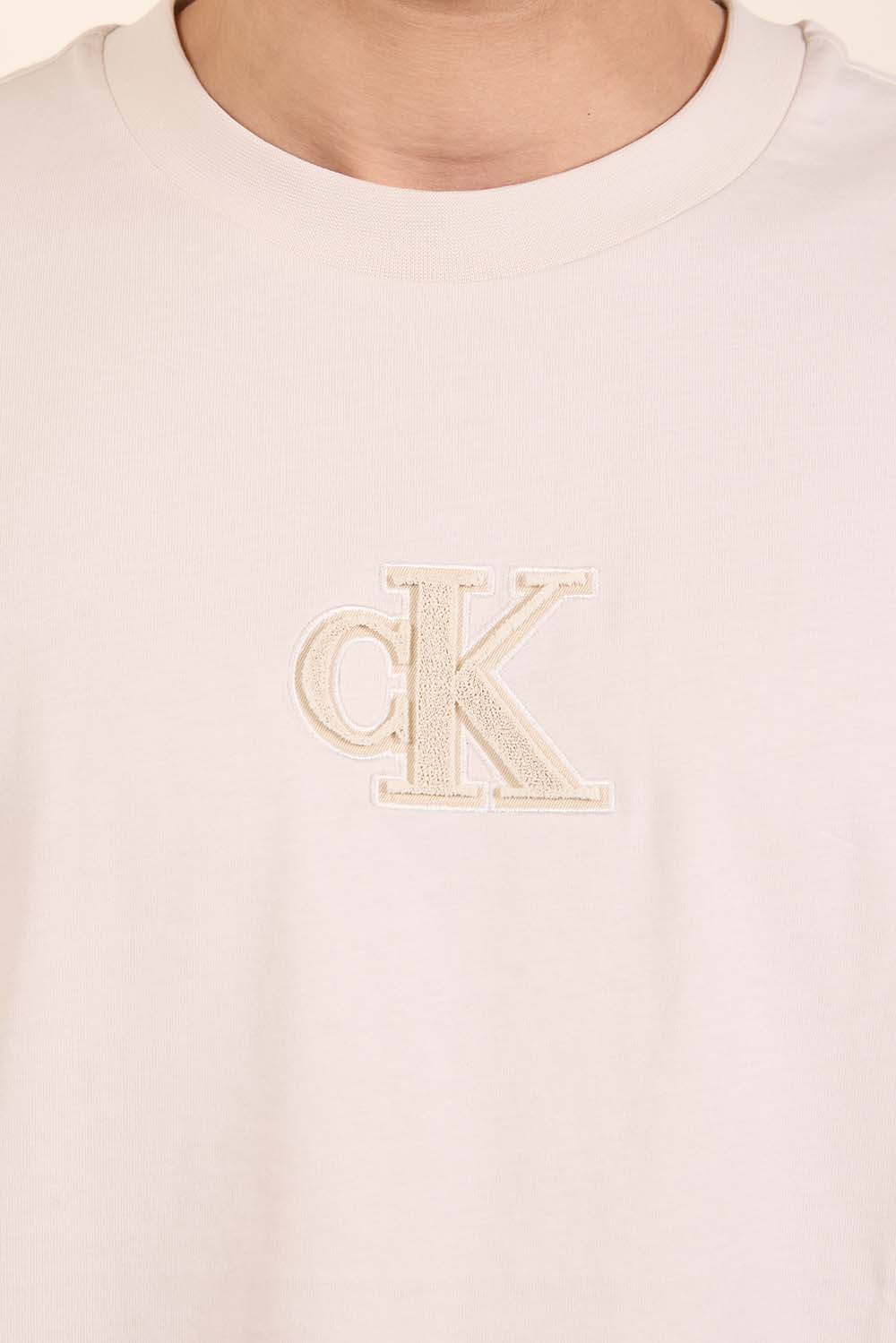 תמונת תקריב דוגמן של חולצת טי