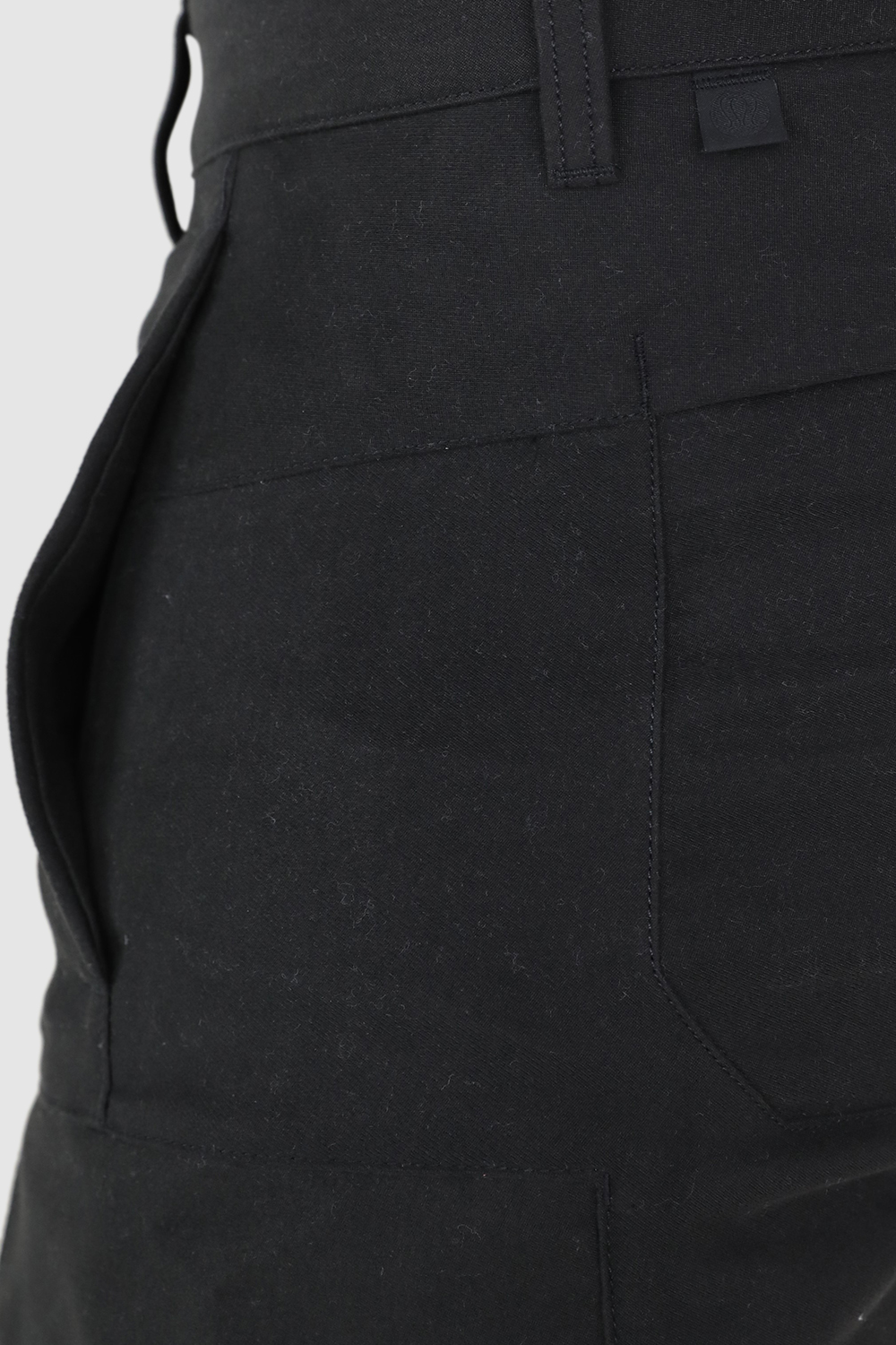 תמונת תקריב דוגמן של Sueded Cargo Pant