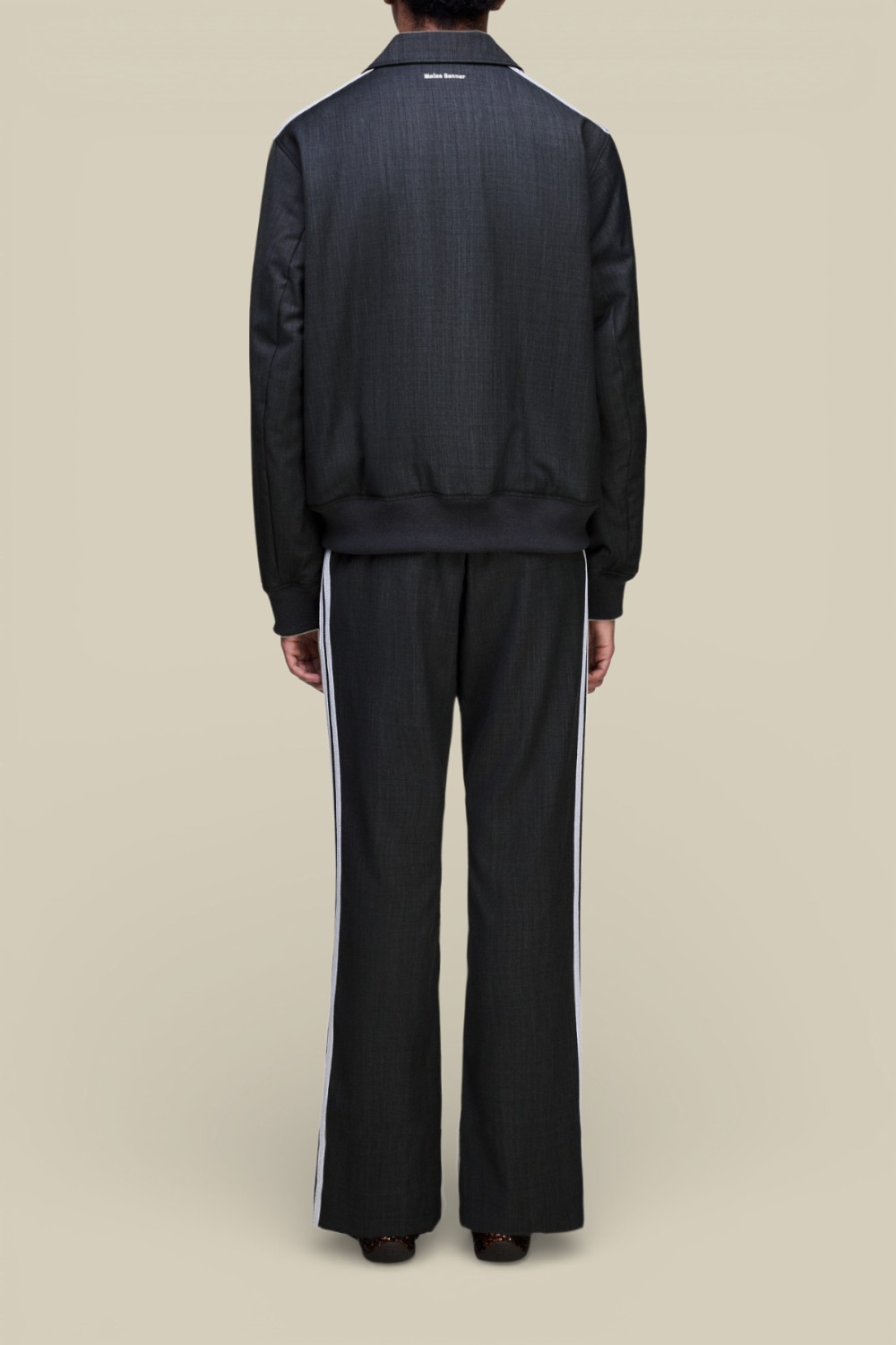 תמונת דוגמן אחורית של ז'קט