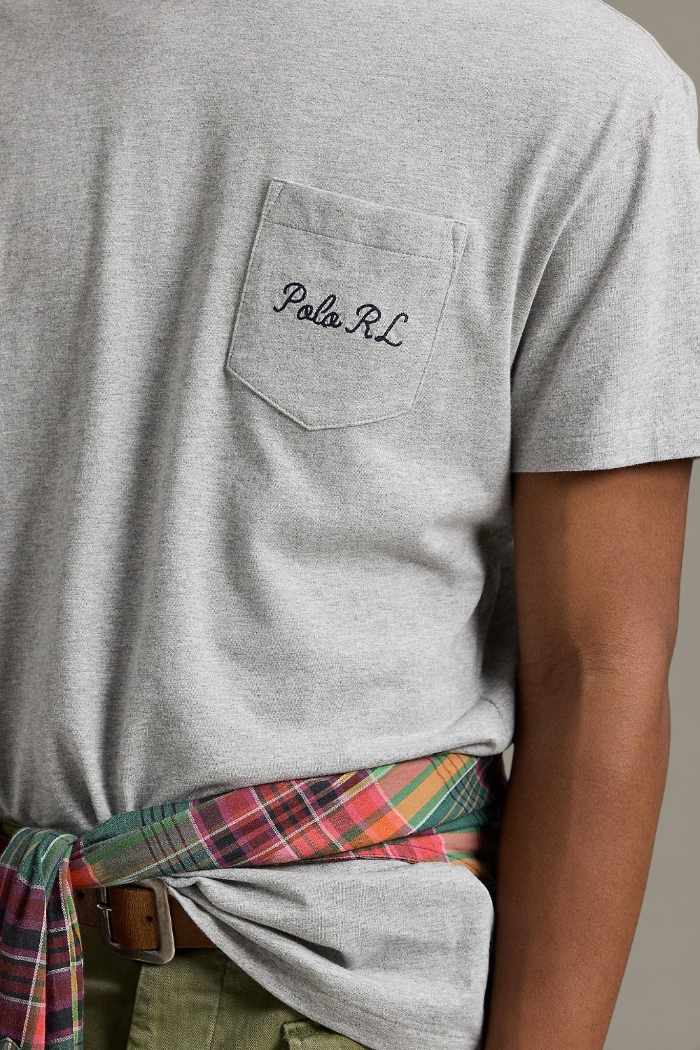 תמונת תקריב דוגמן של חולצת טי