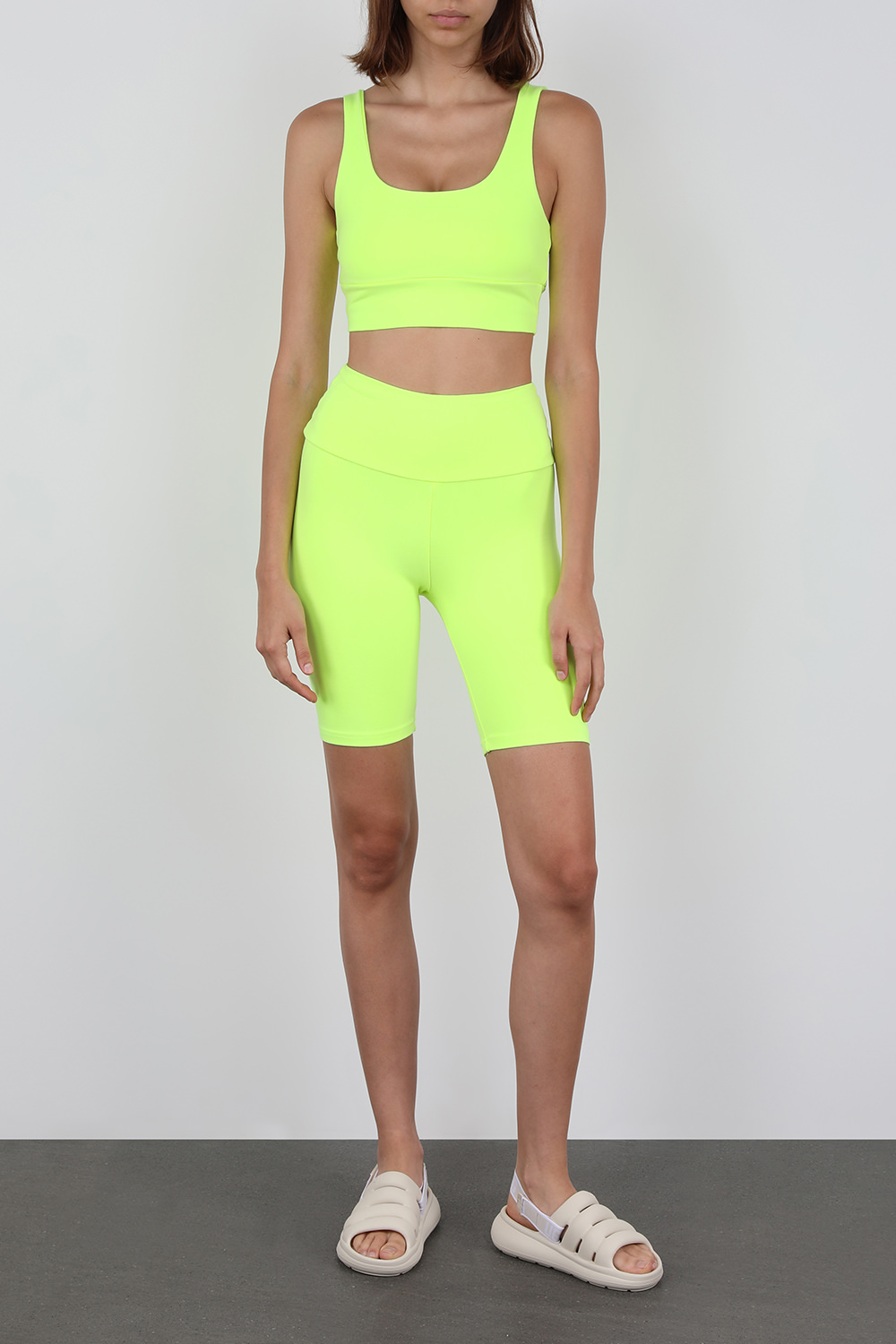 תמונת דוגמן קידמית של סנדלים ספורט יה בגוון שמנת