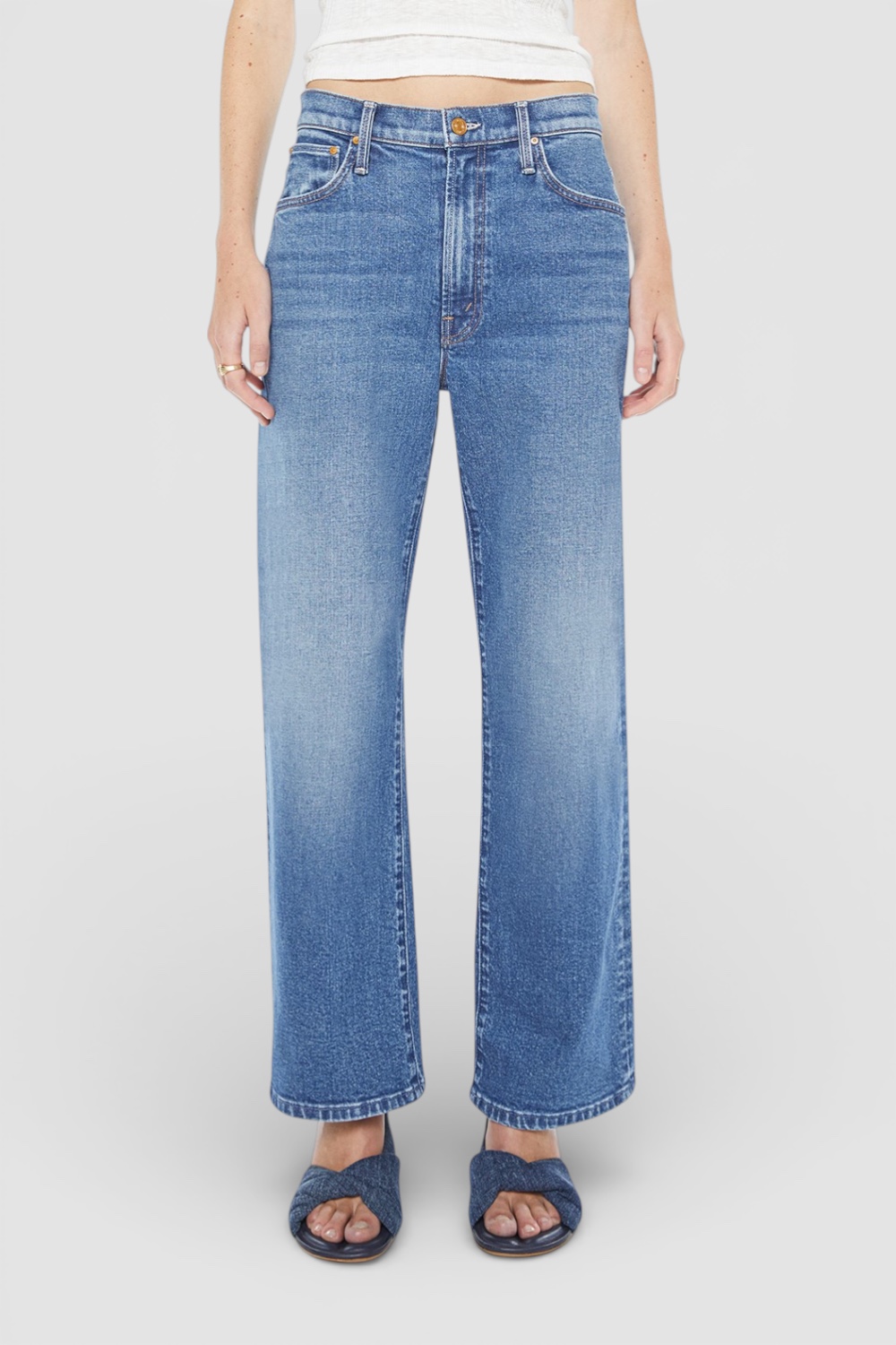 תמונת דוגמן קידמית של מכנסי ג'ינס בגזרה ישרה