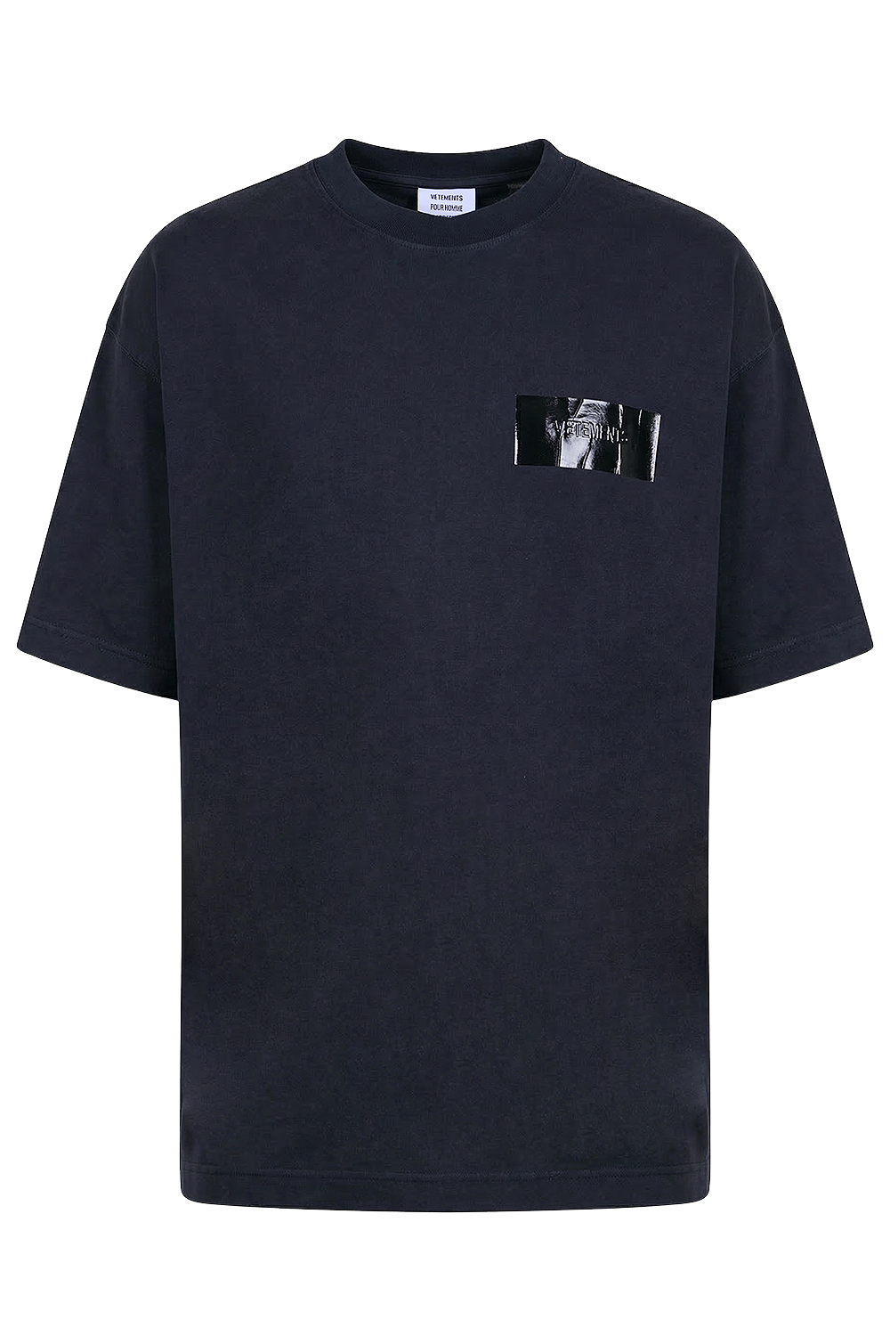 תמונה קידמית של חולצת טי בגזרה משוחררת